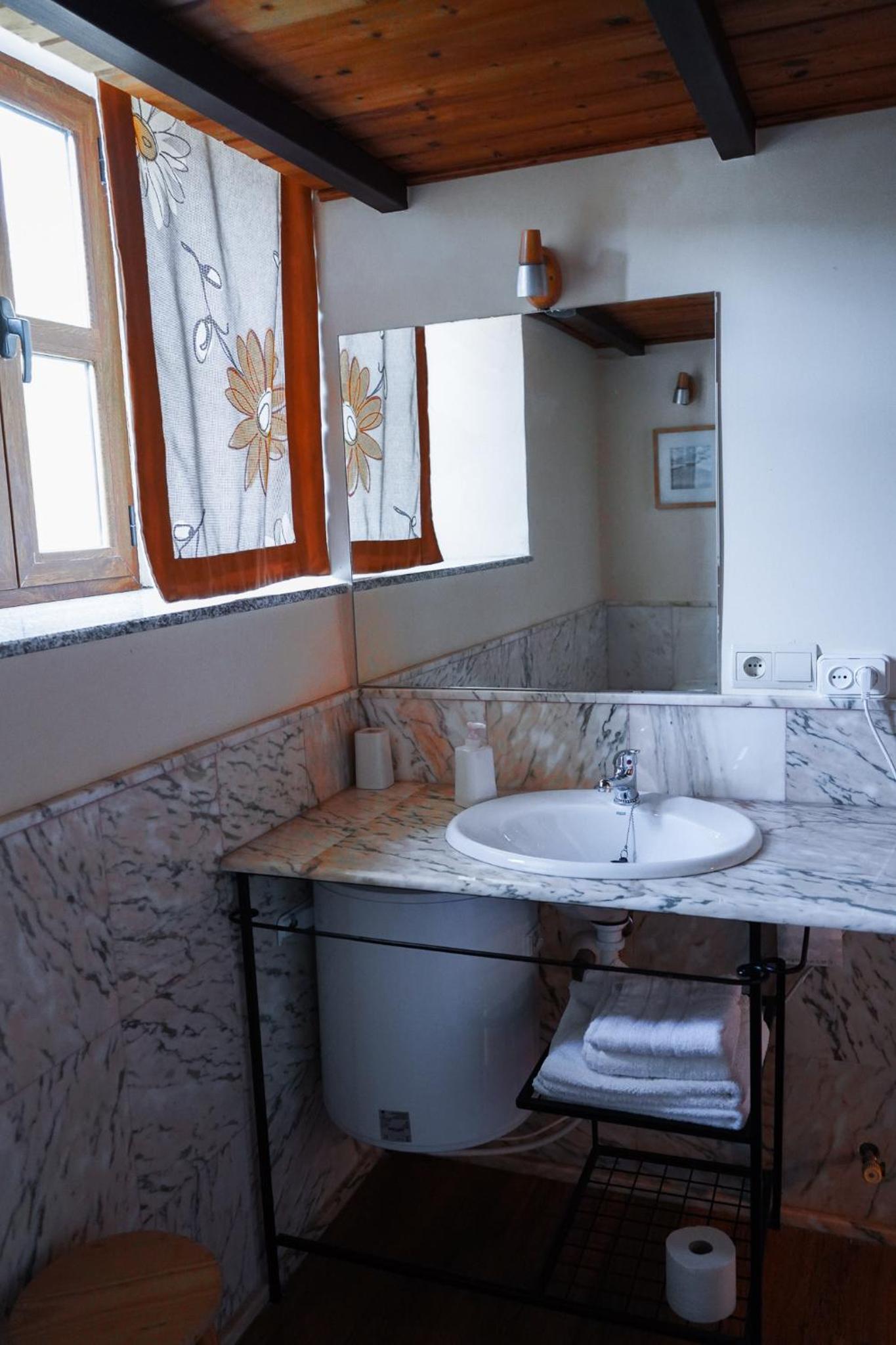 Triple Room with Private Bathroom - Photo 6
