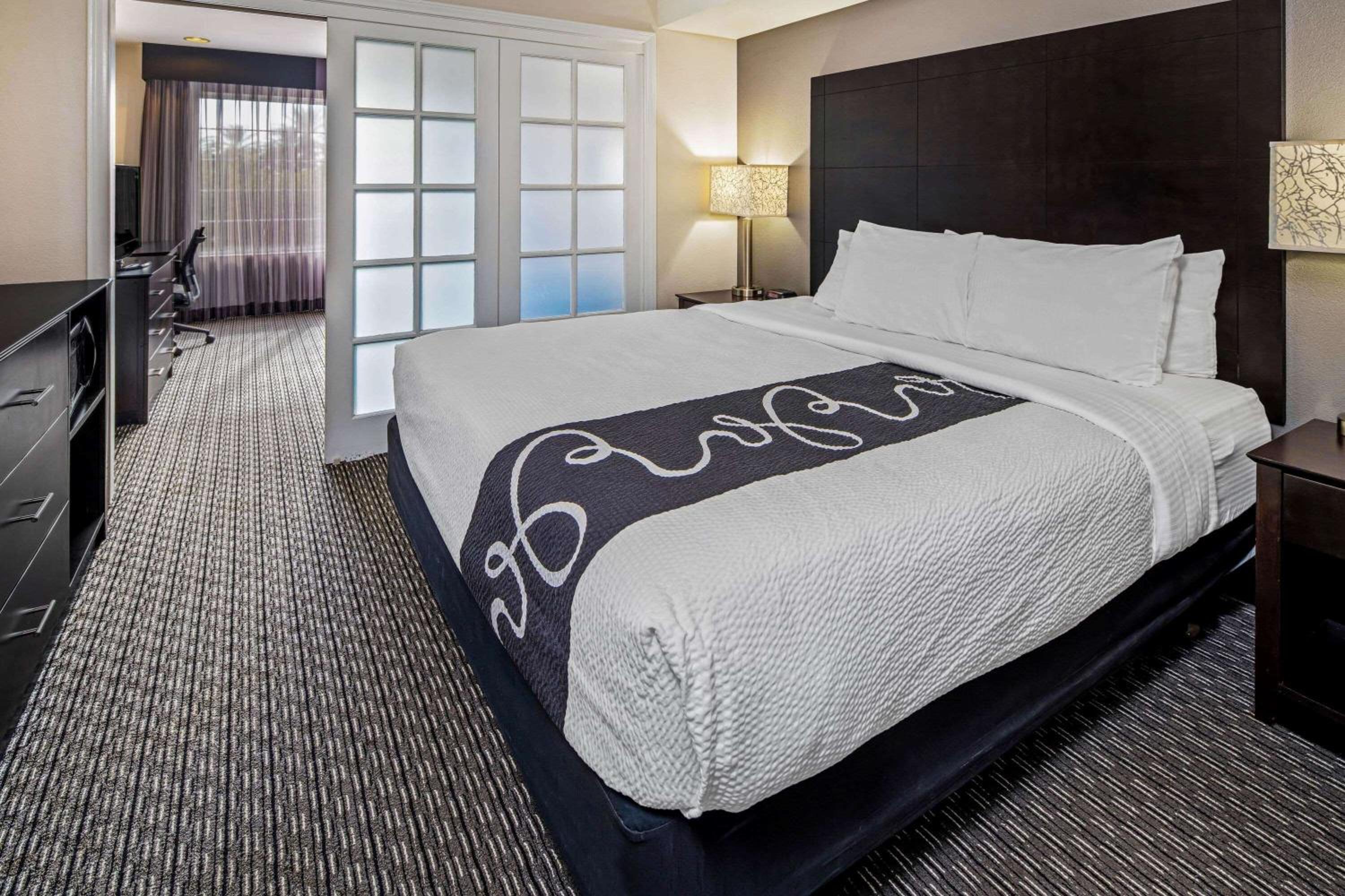 1 King Bed, Suite - Photo 1