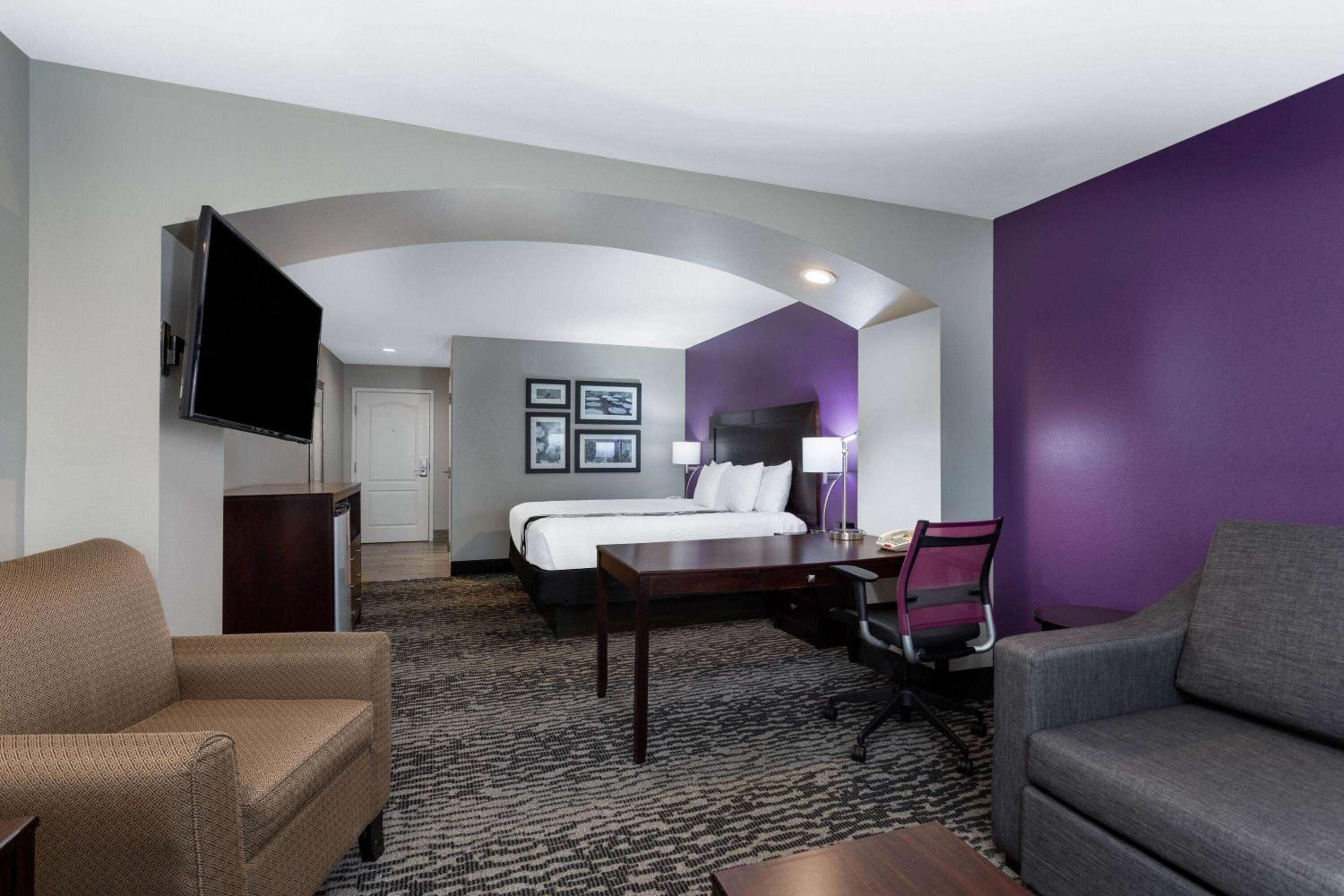 King Studio Suite - Non-Smoking - Photo 2