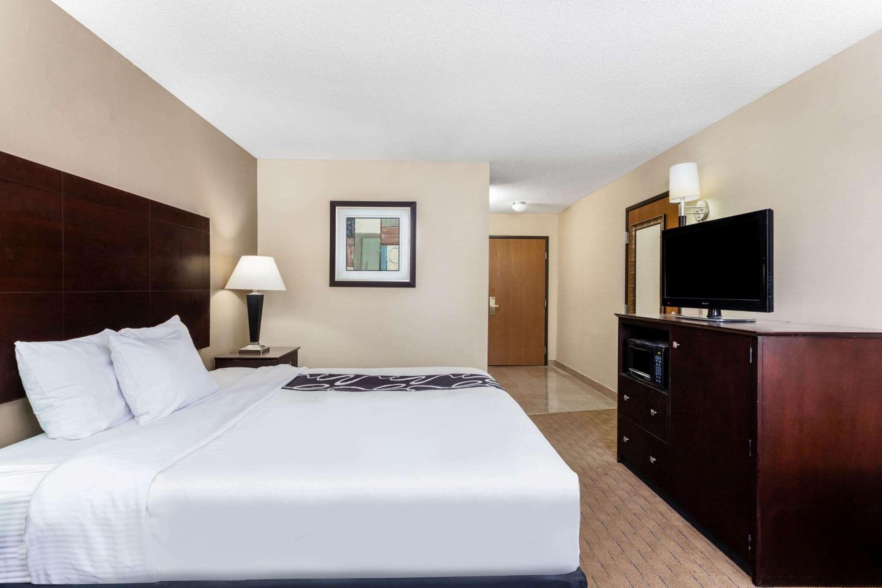 Deluxe King Room - Non-Smoking