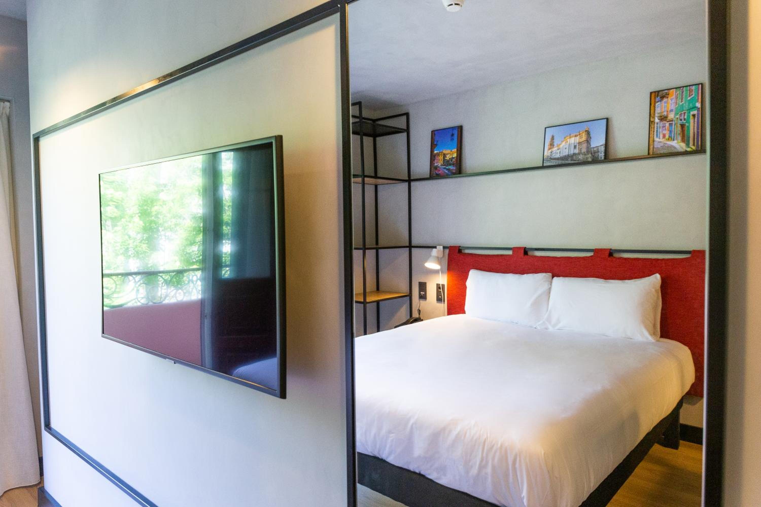 Superior Queen Room with Balcony