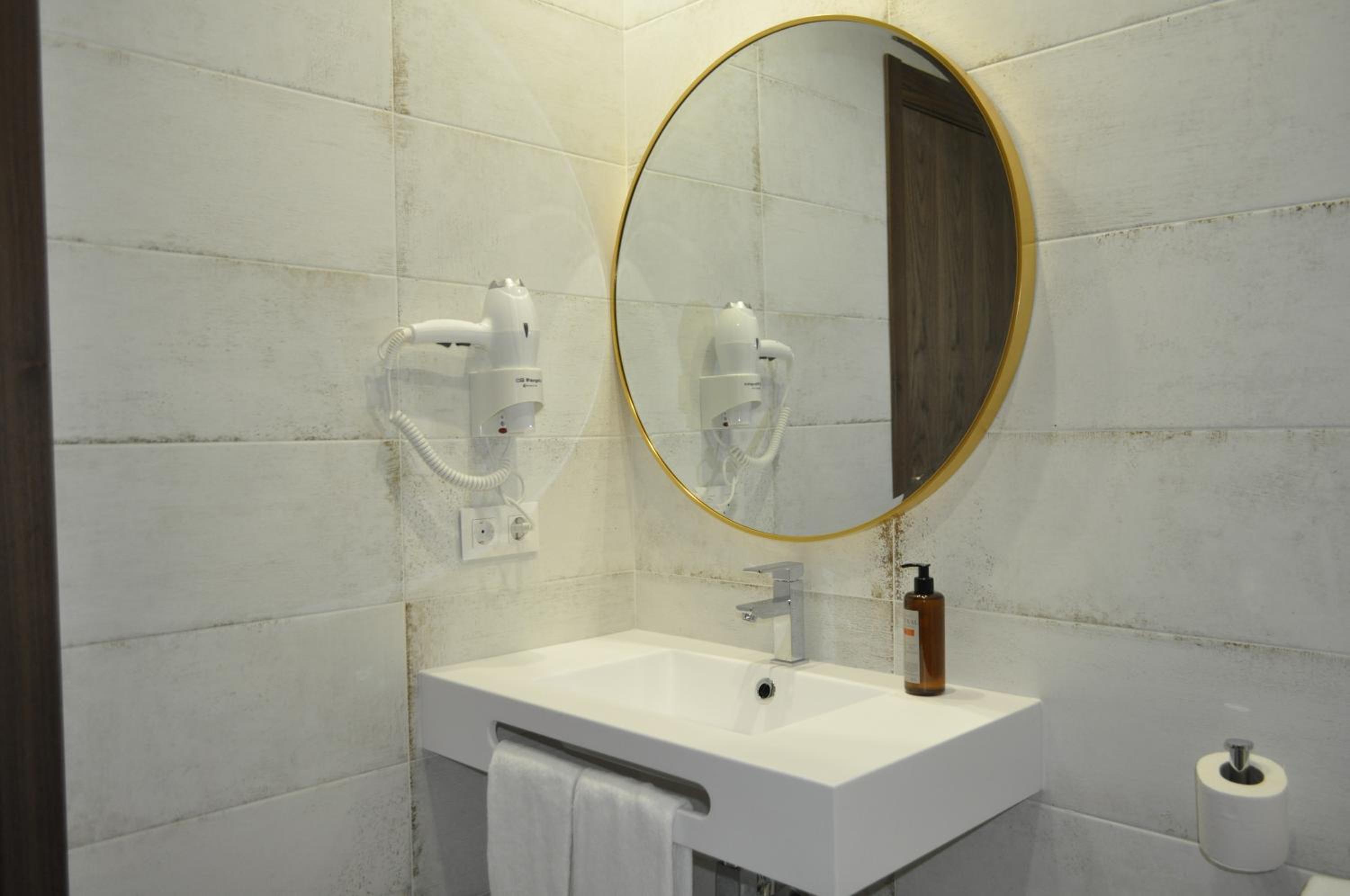 Double or Twin Room - Disability Access photo 2