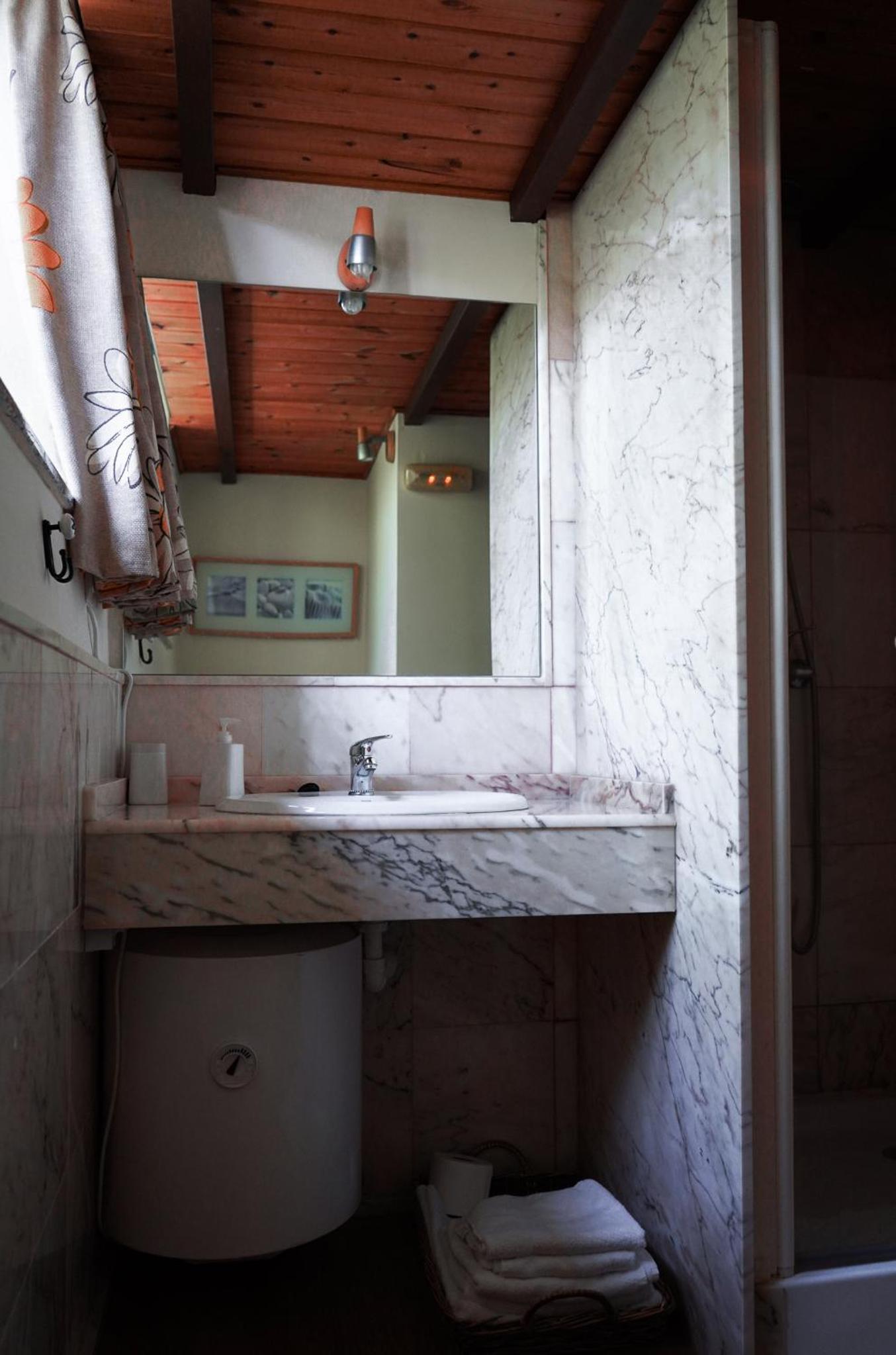 Comfort Triple Room with Shower - Photo 3