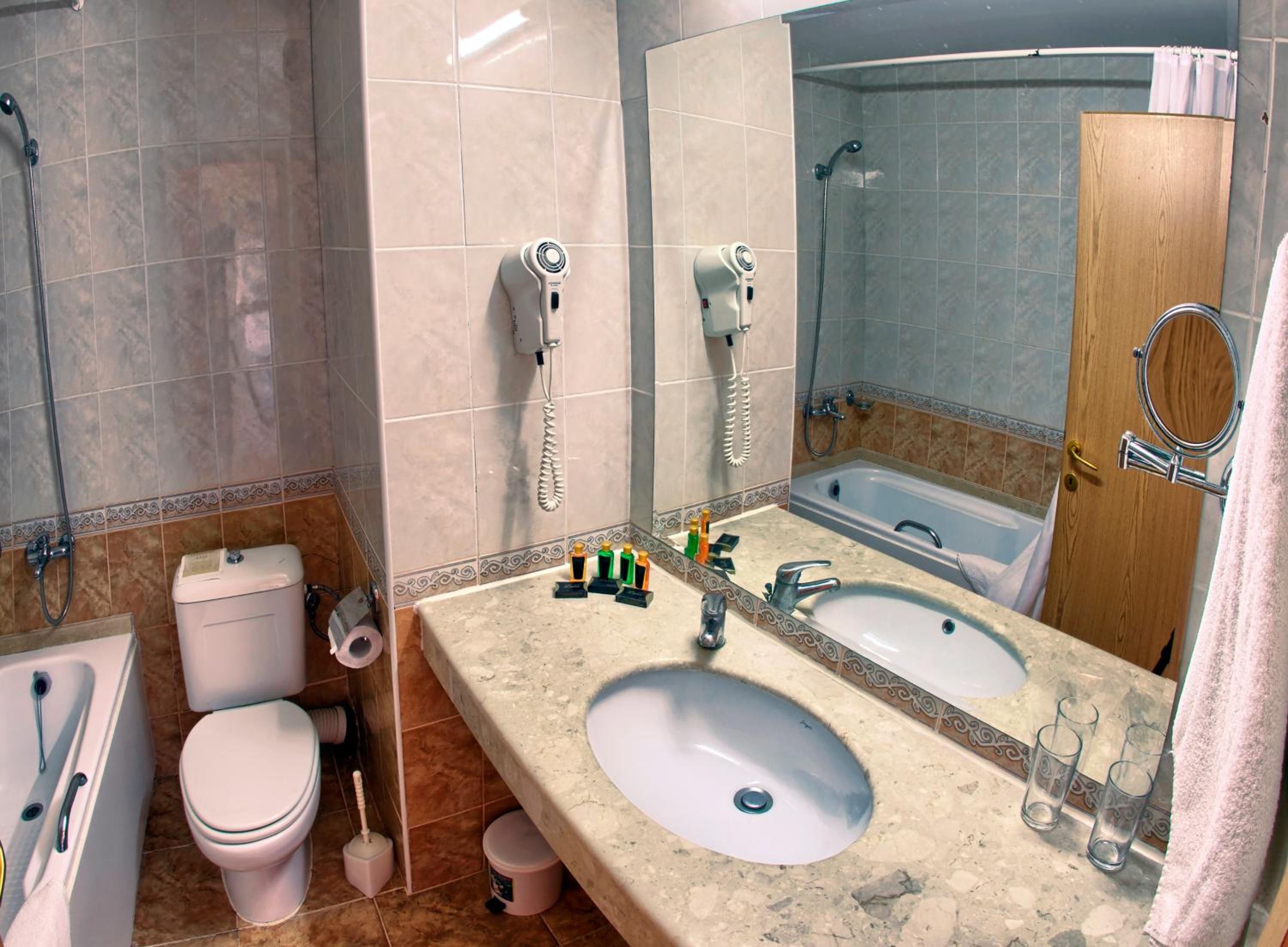 Standard Twin Room with Balcony and Park View photo 3