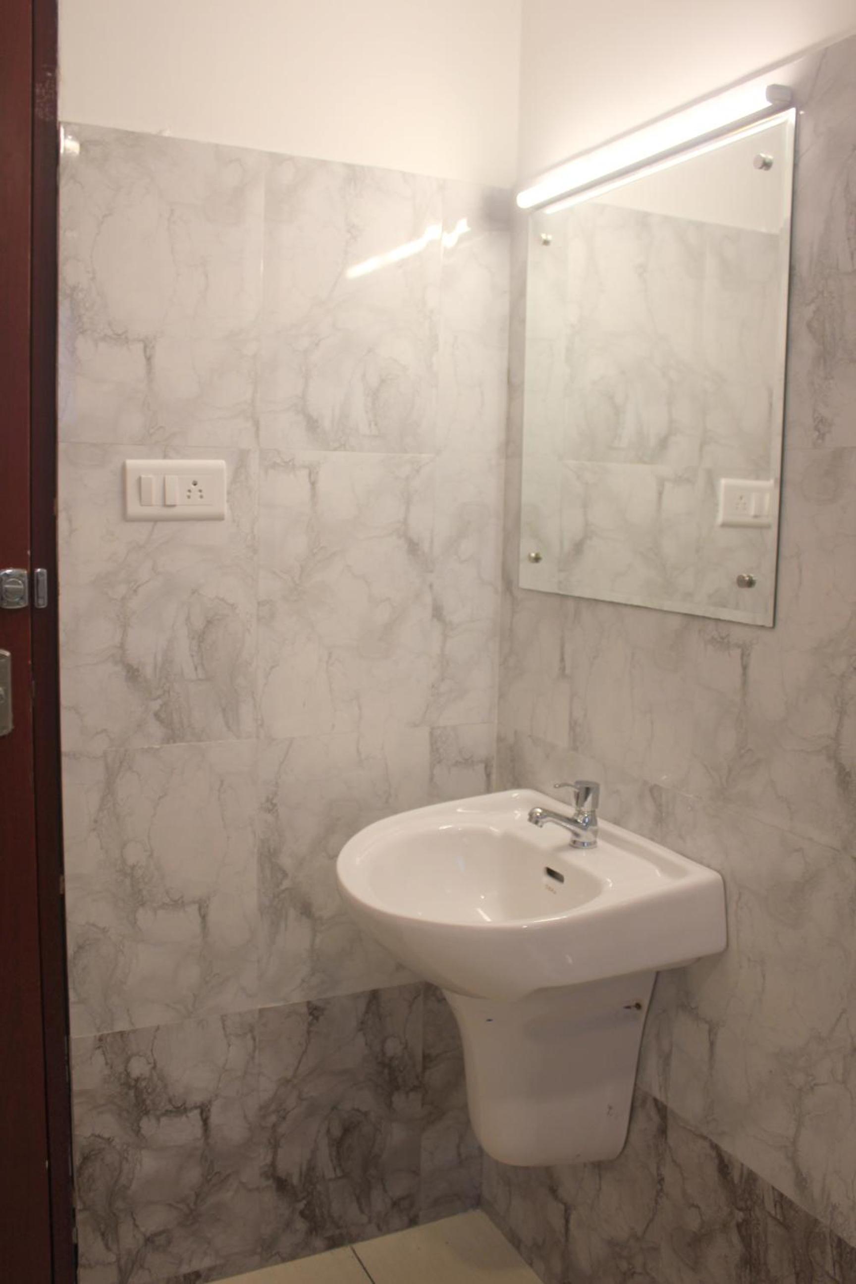 Deluxe Double Room (2 Adults + 1 Child) - Photo 5