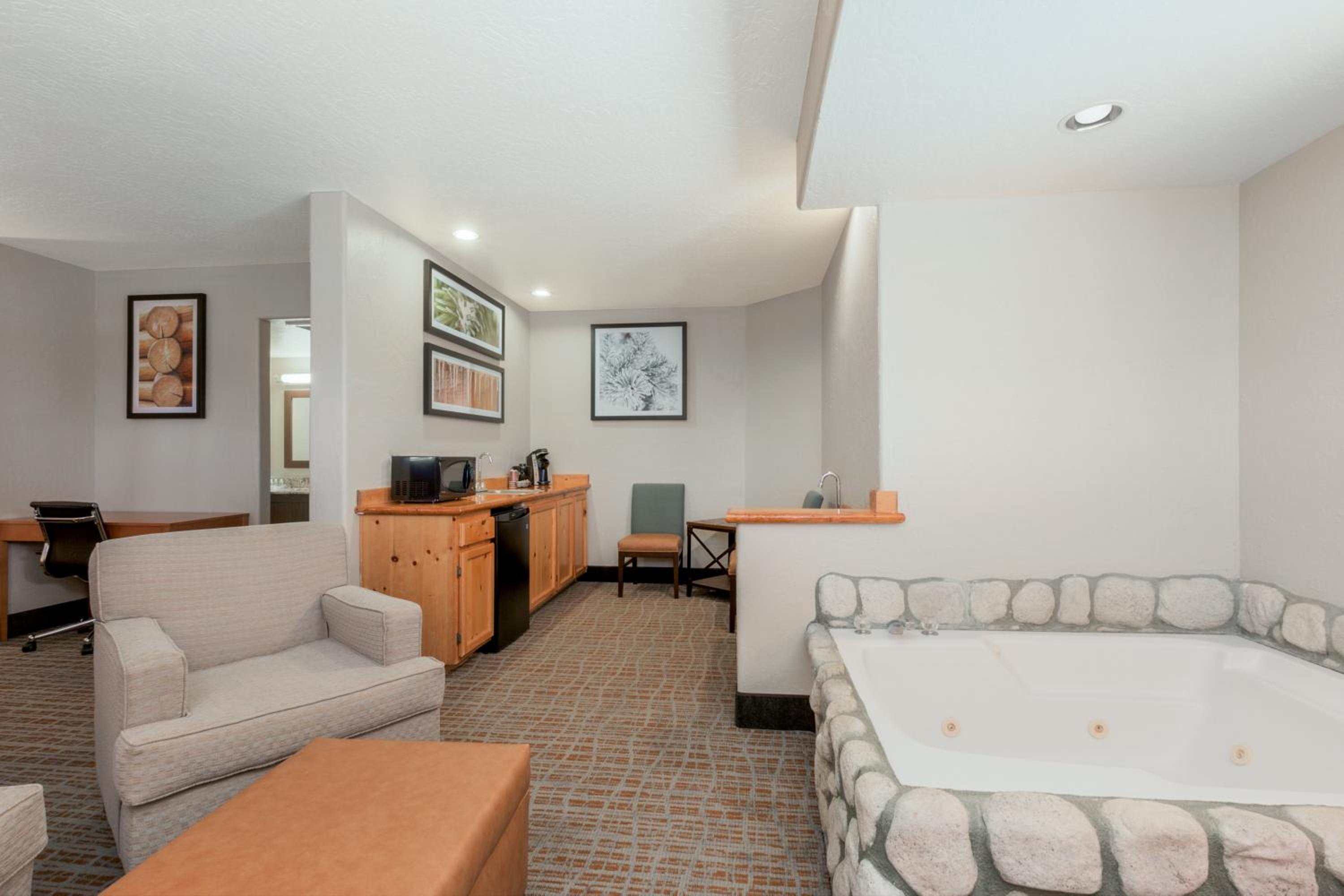 Executive Suite - Non-Smoking