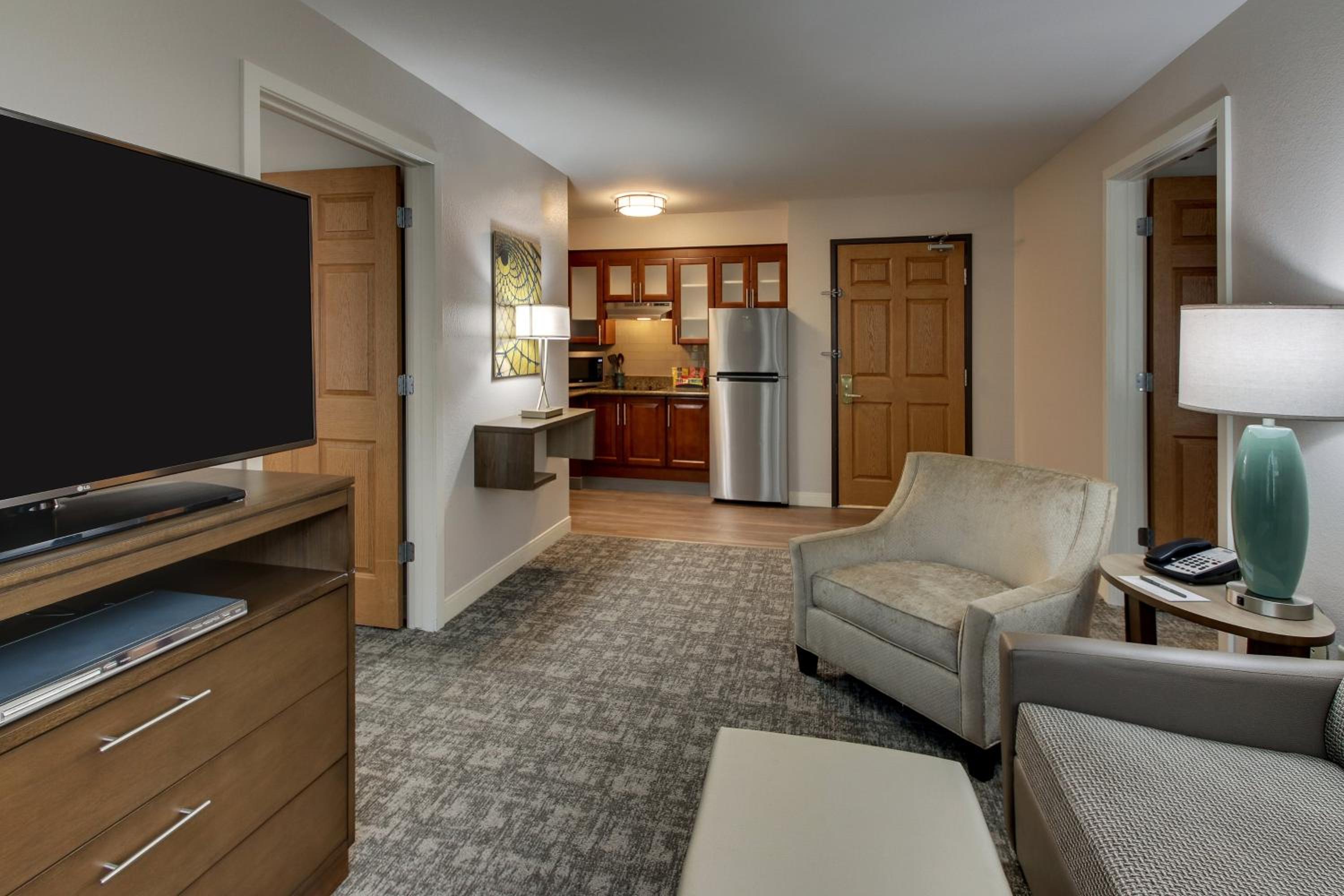 Two-Bedroom Suite - Photo 8