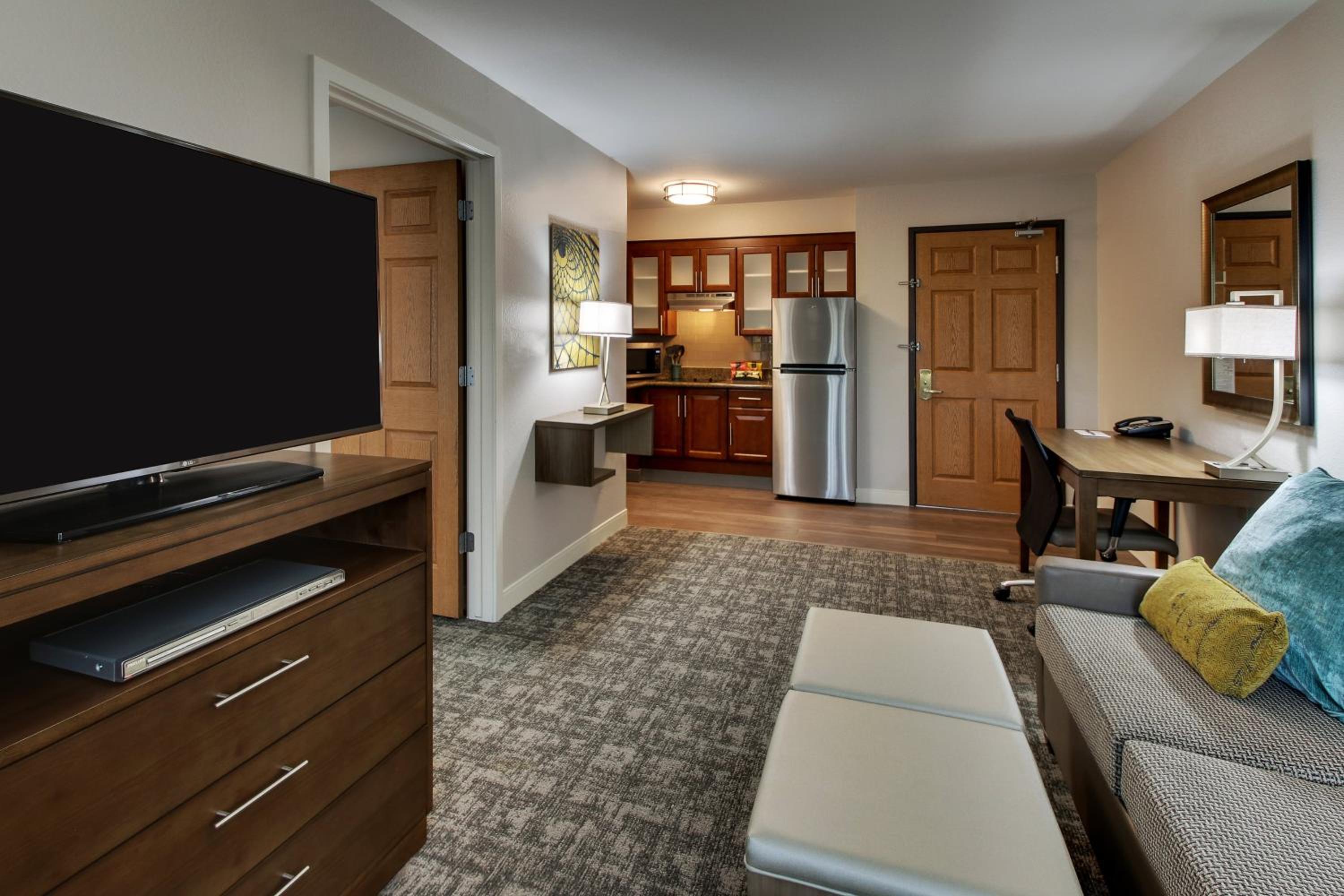Two-Bedroom Suite - Photo 3