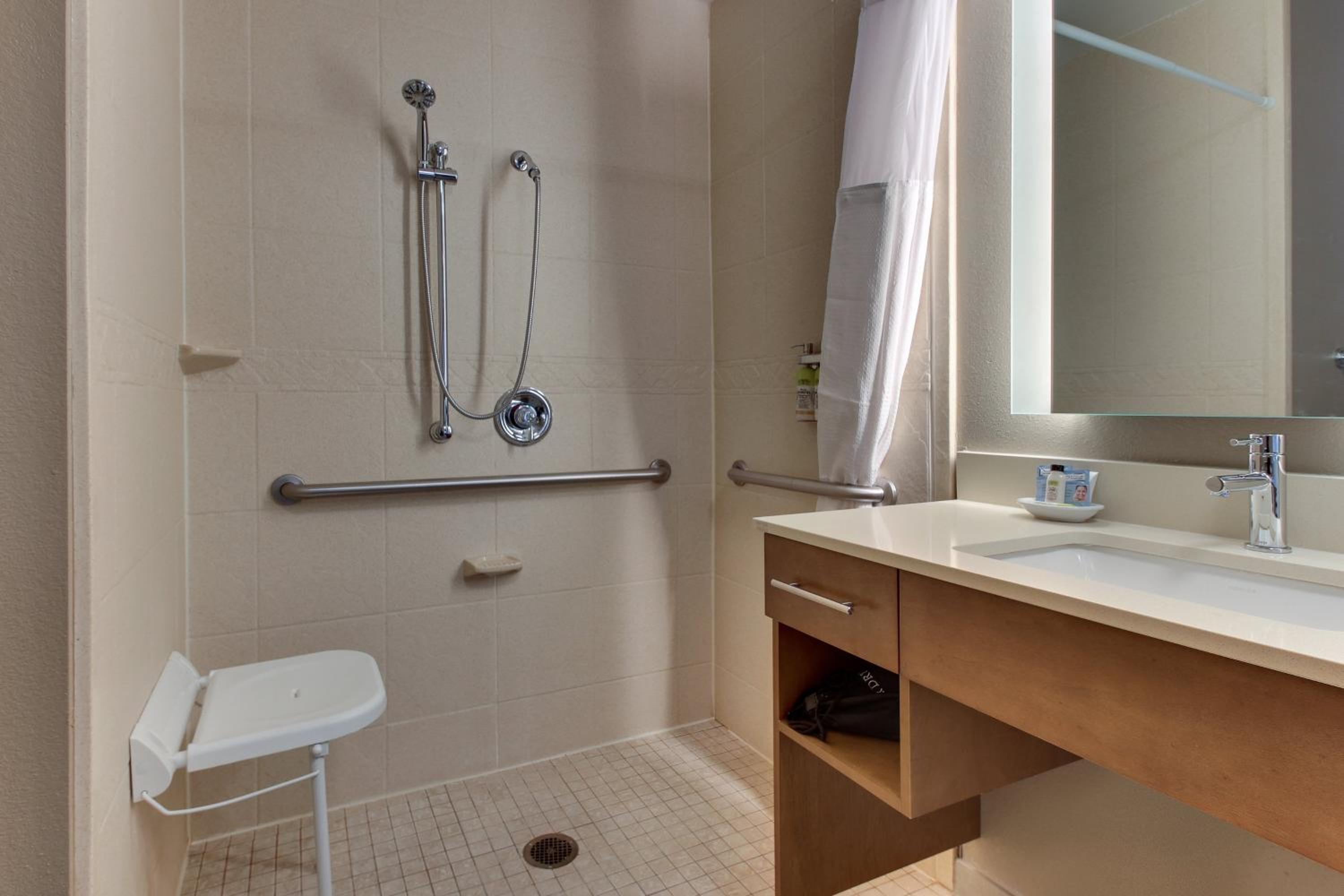 Two-Bedroom Suite - Photo 27