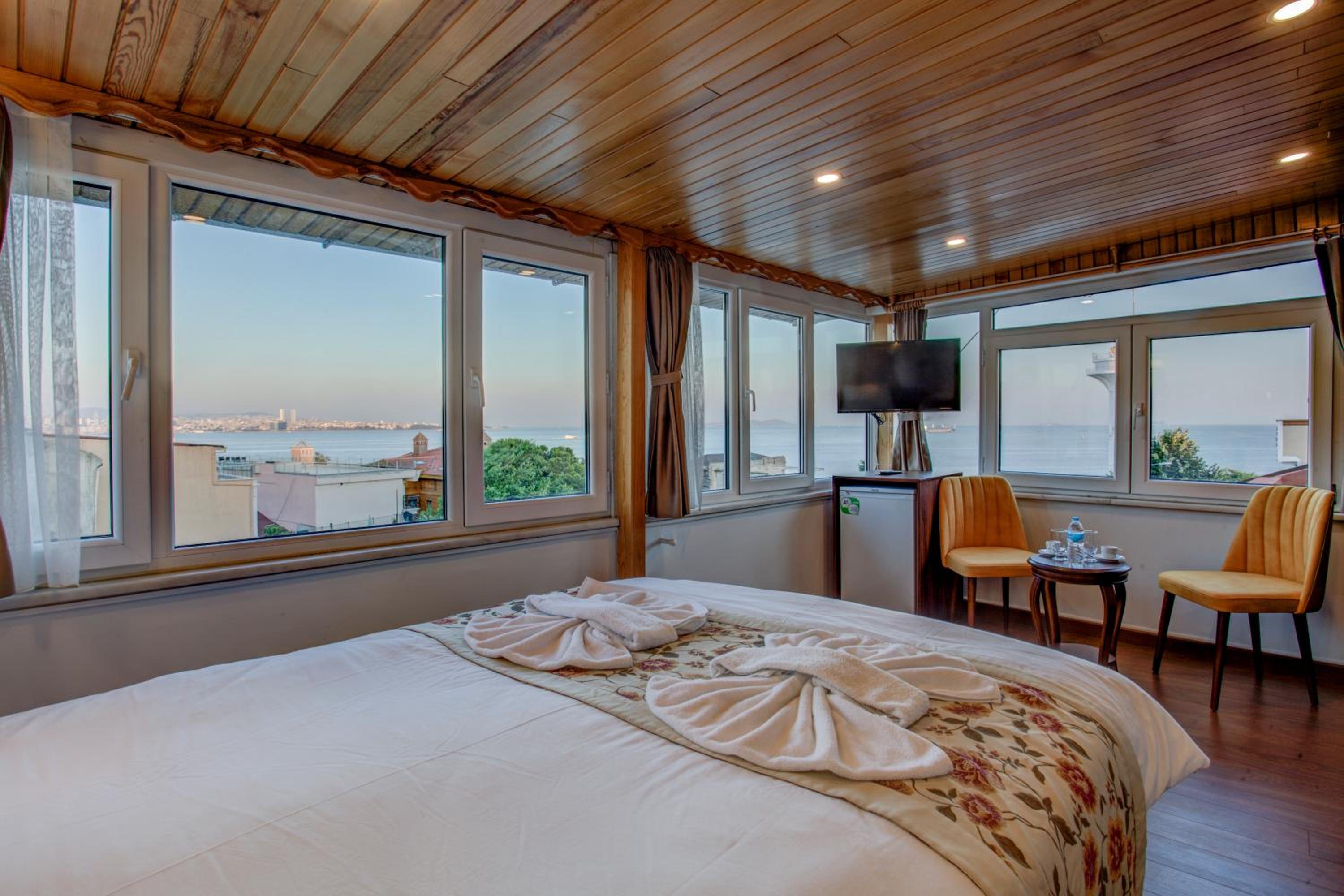 Deluxe Double Room with Sea View photo 3