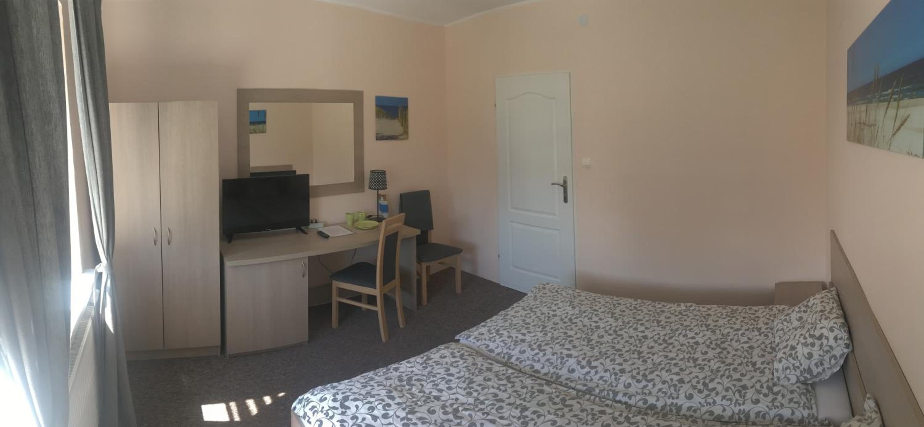 (3) Double Room