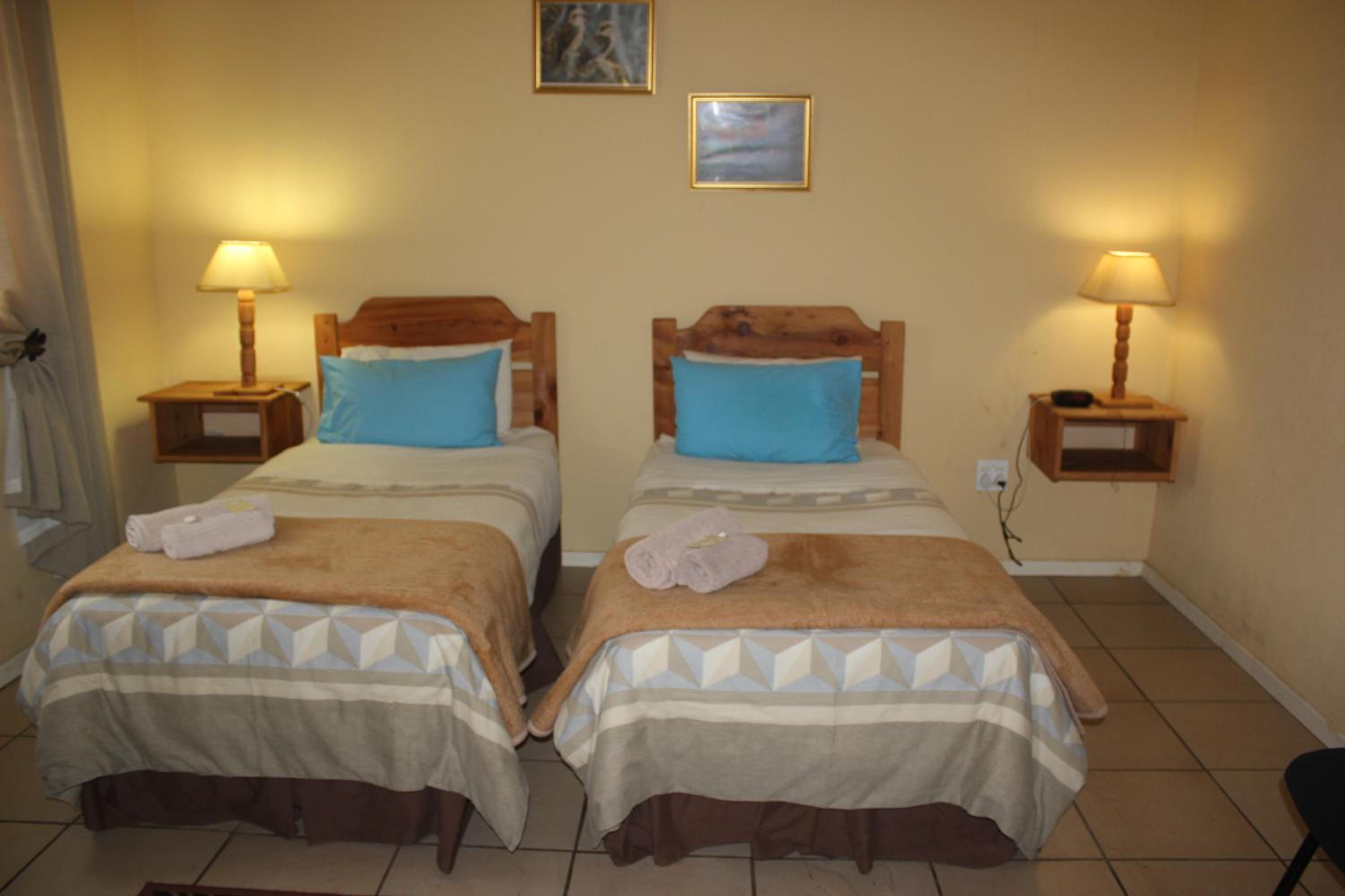 Twin Room - Photo 5