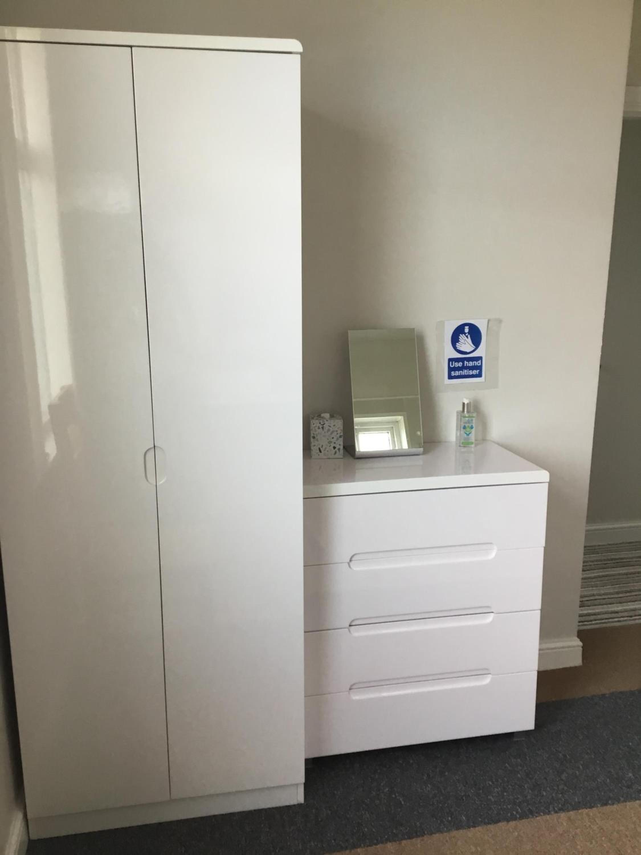 Twin Room with Shower - Photo 6