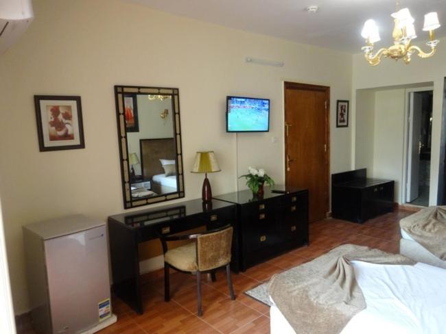 Standard Family Room - Photo 4