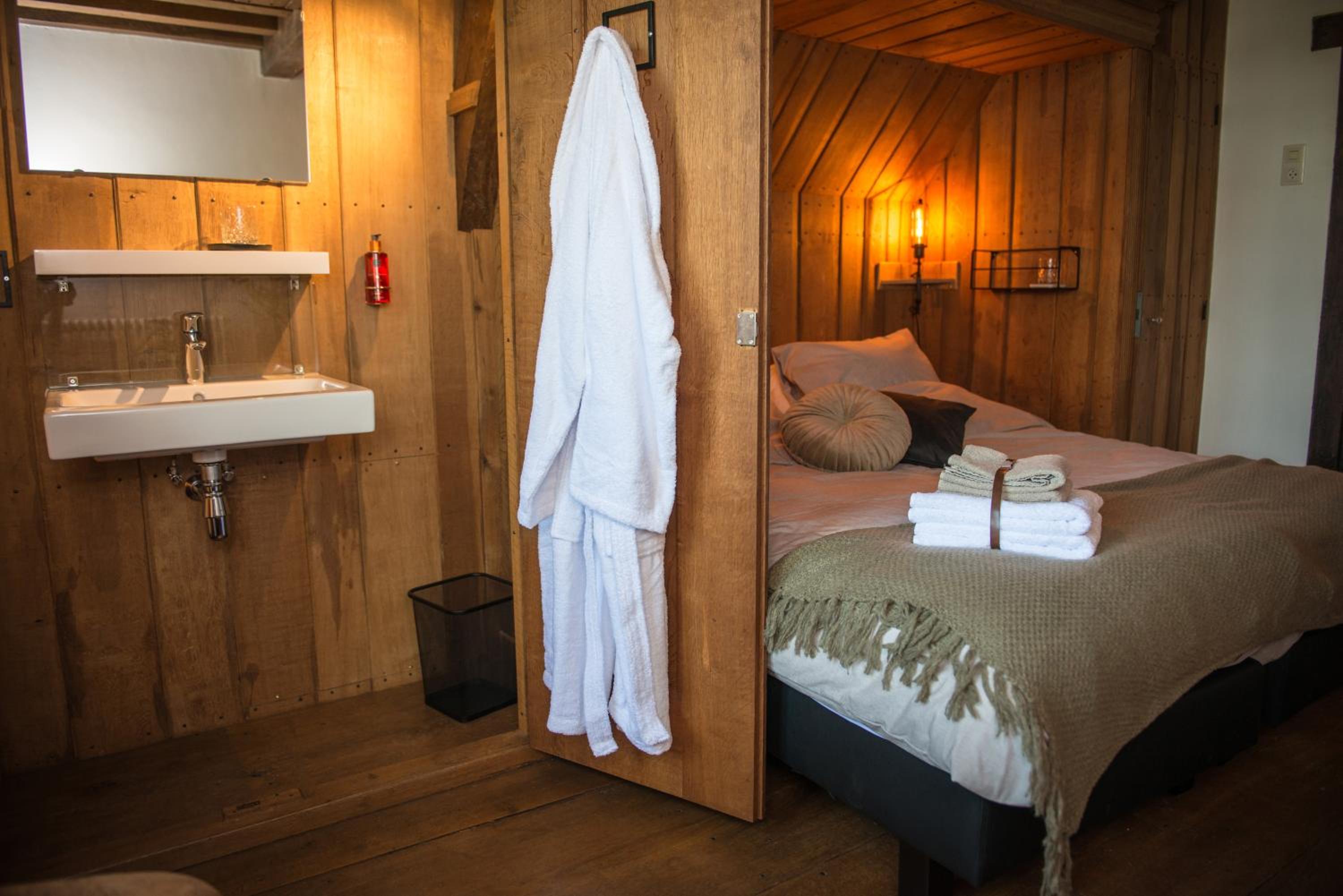 Double Room with Private External Bathroom photo 3