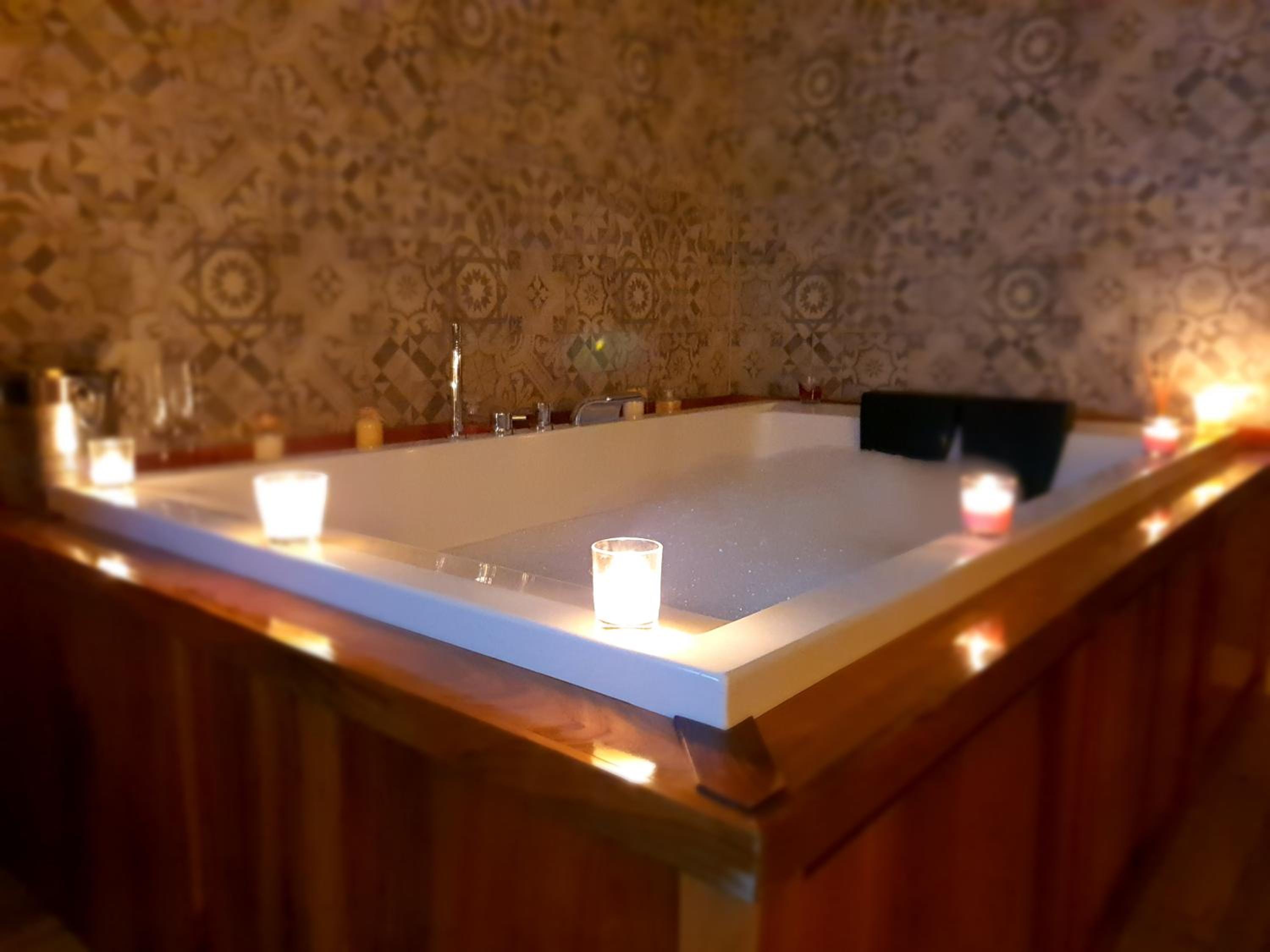 Deluxe Suite - Photo 9