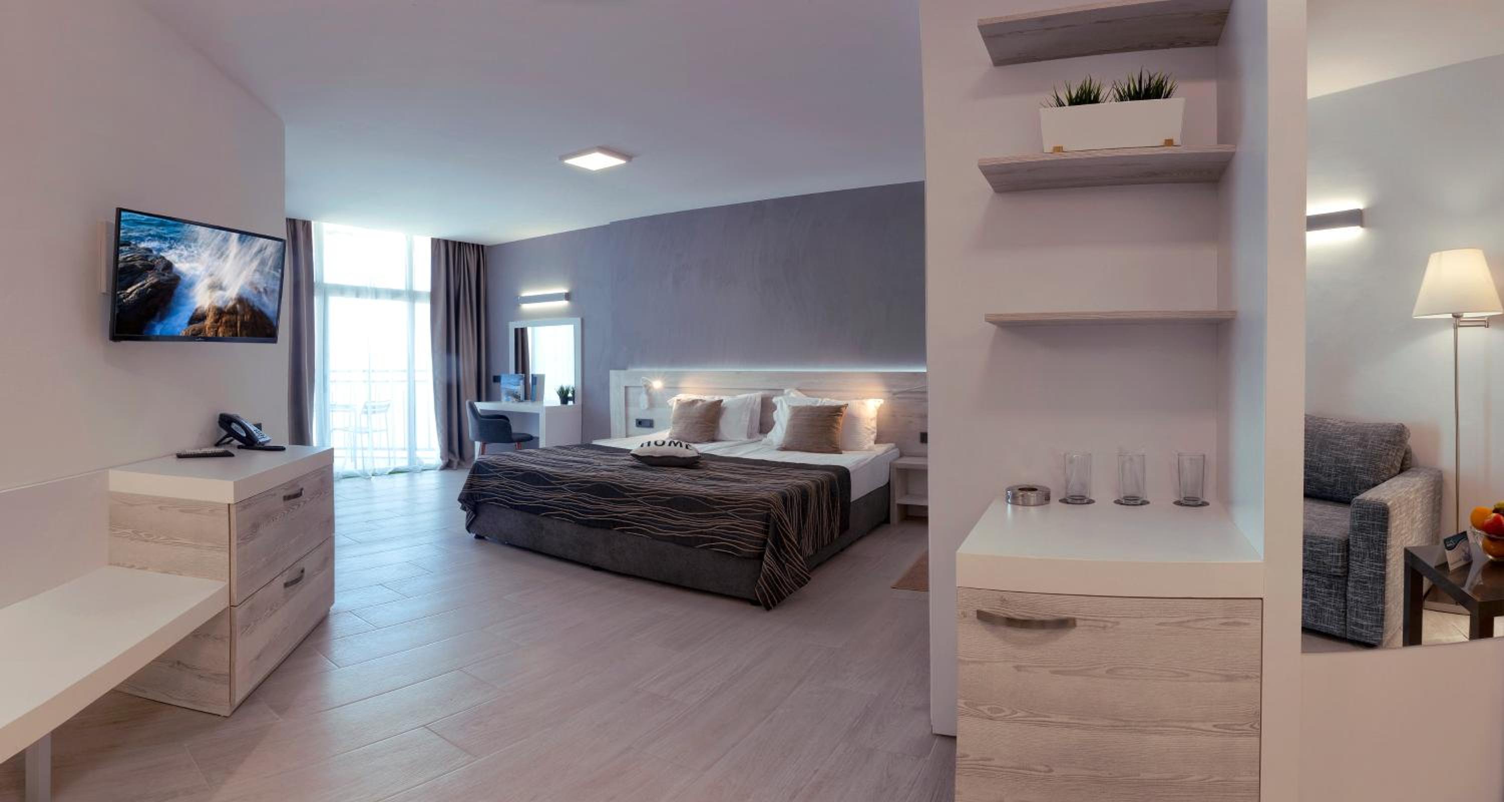 Family Room with Balcony and Sea View photo 2