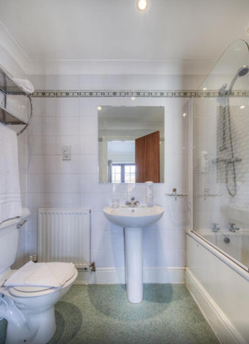 Double Room - Photo 7
