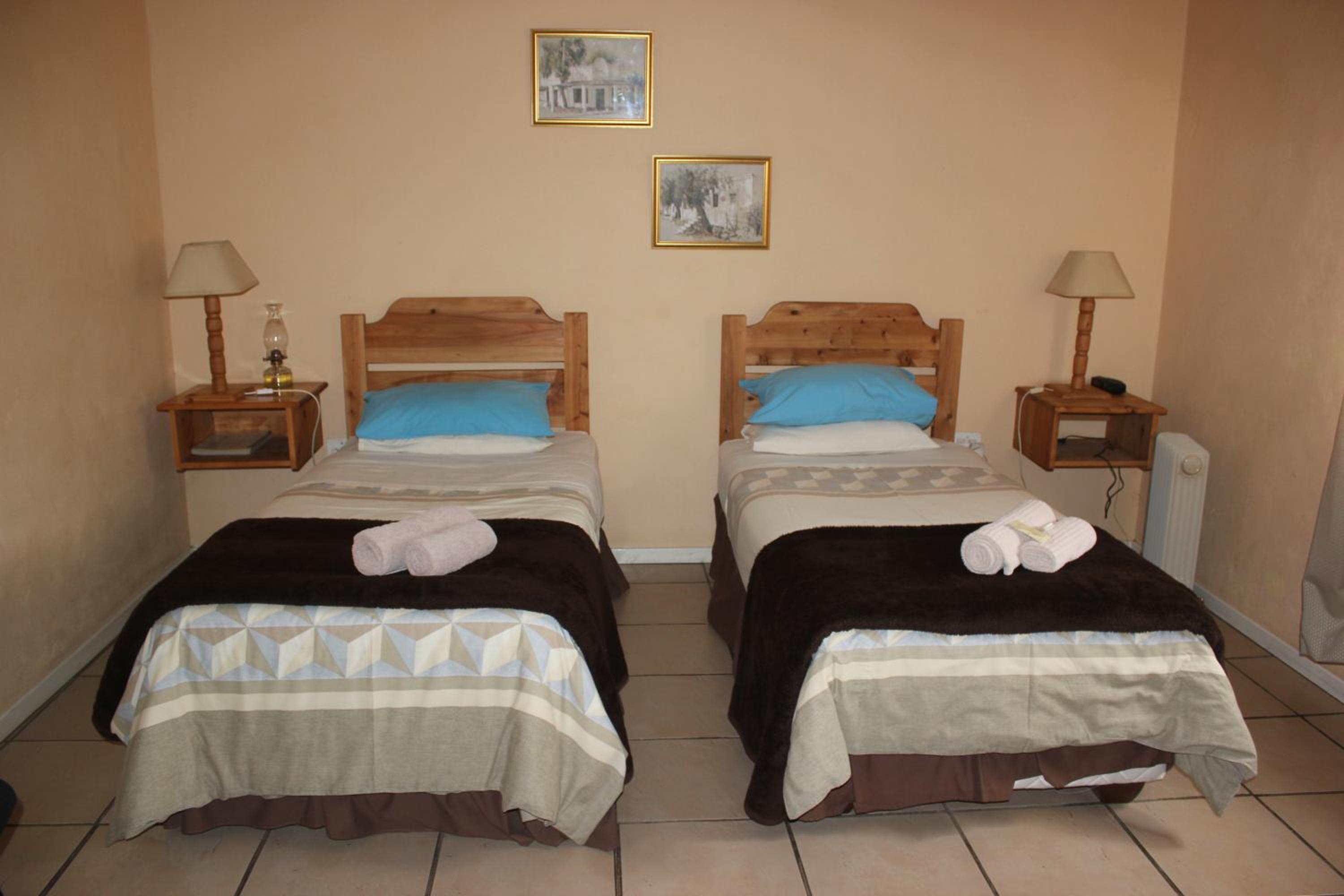 Twin Room - Photo 15