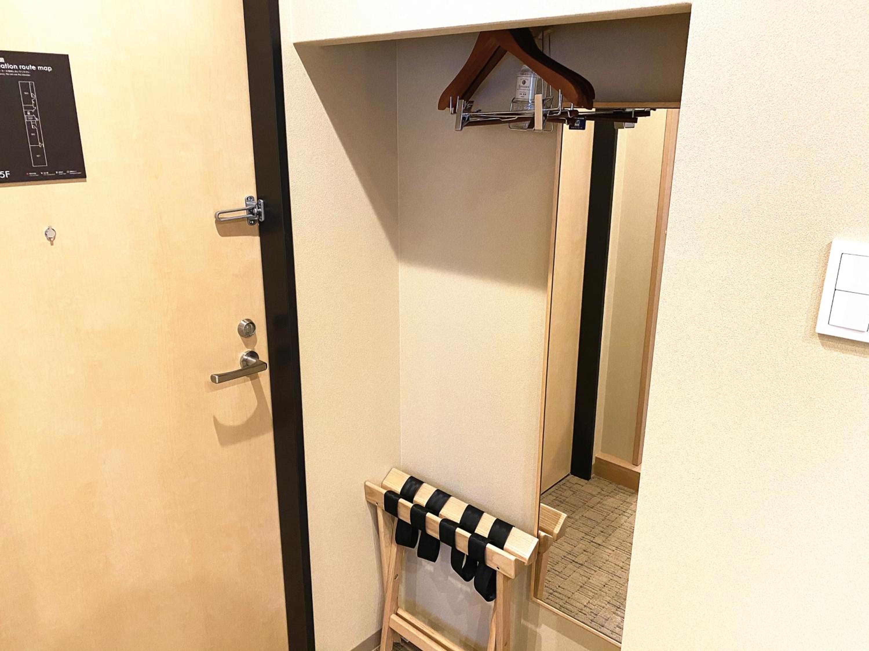 Economy Twin Room - Photo 4