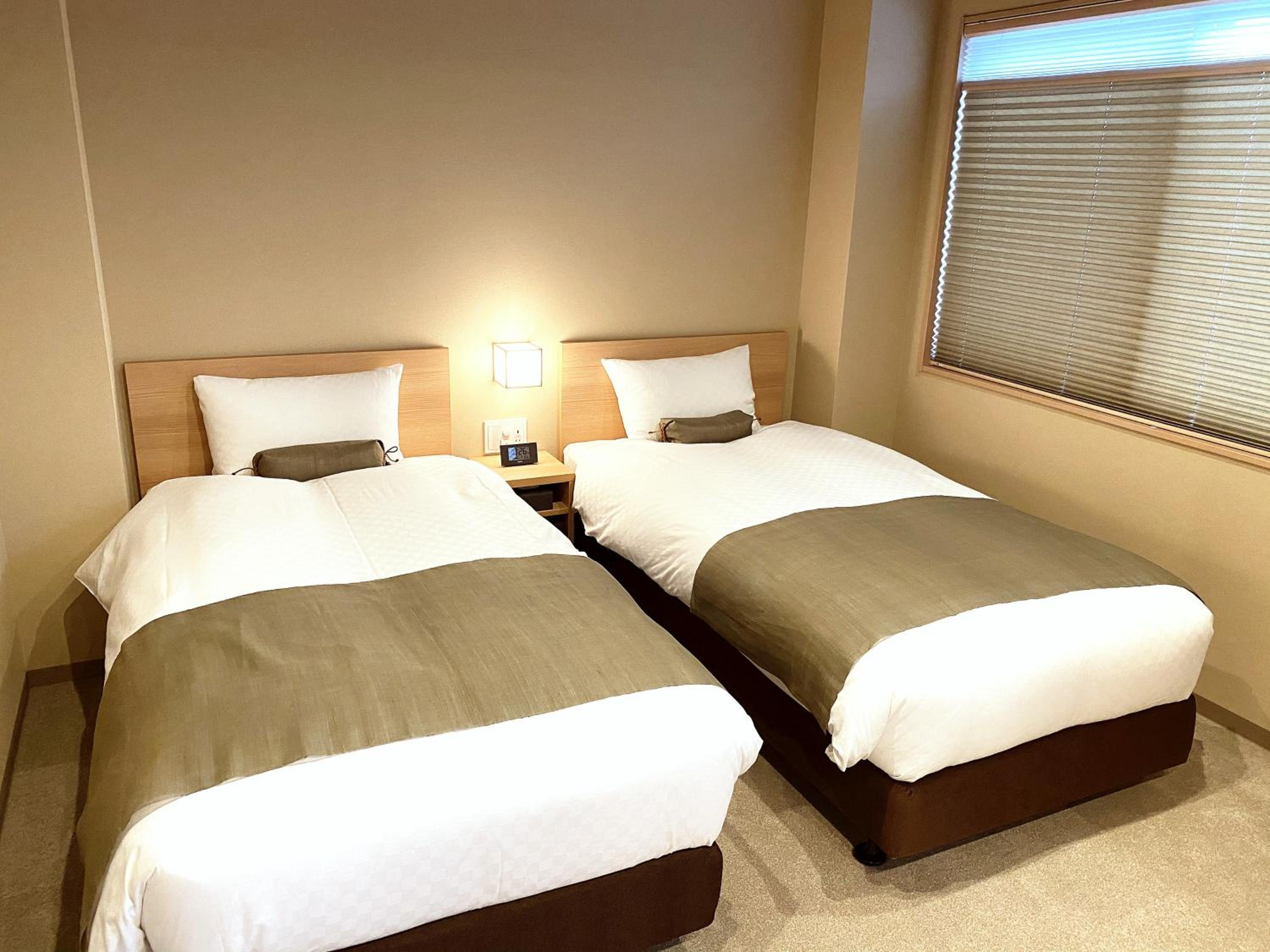 Economy Twin Room - Photo 11