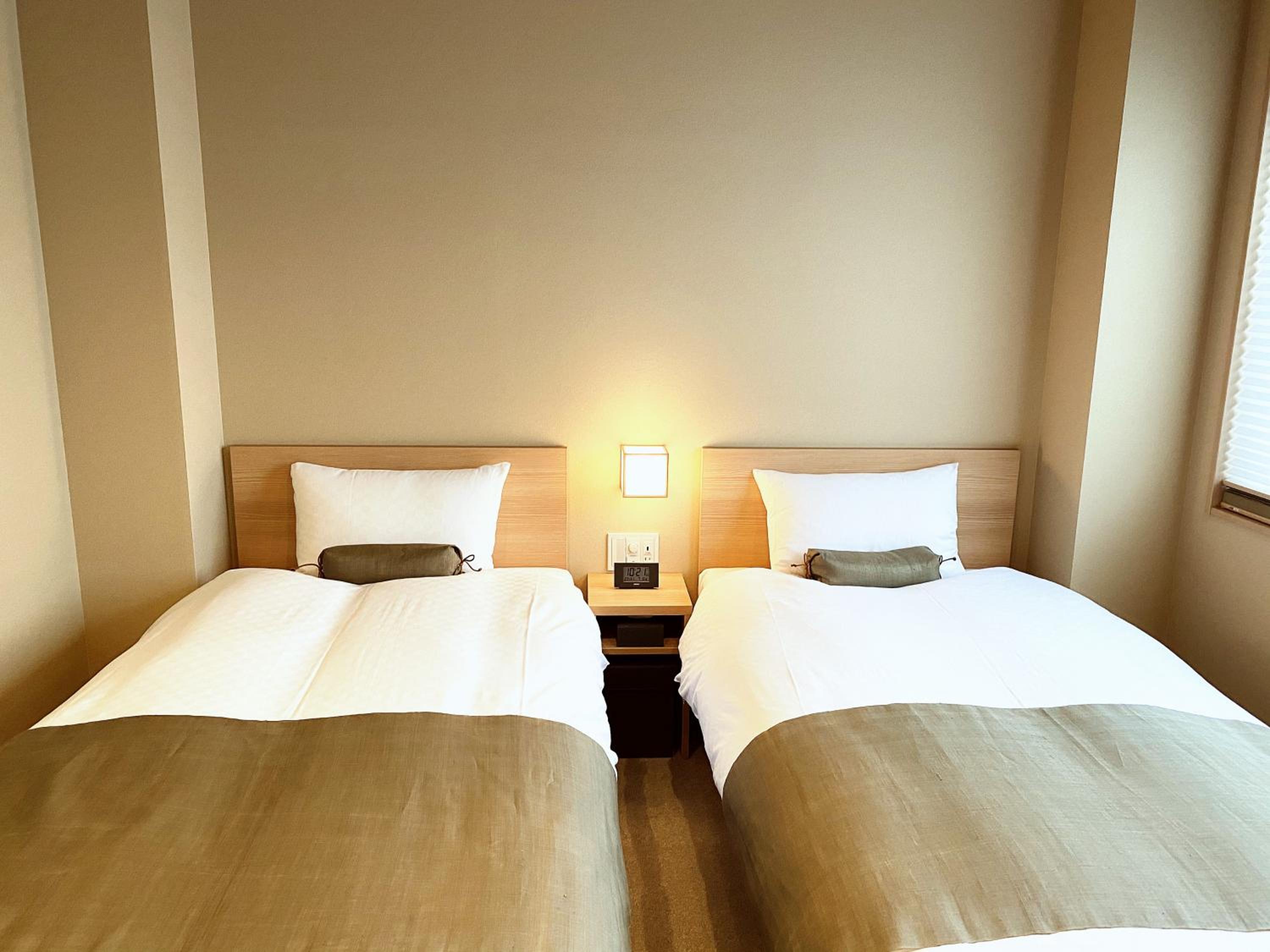 Economy Twin Room - Photo 12