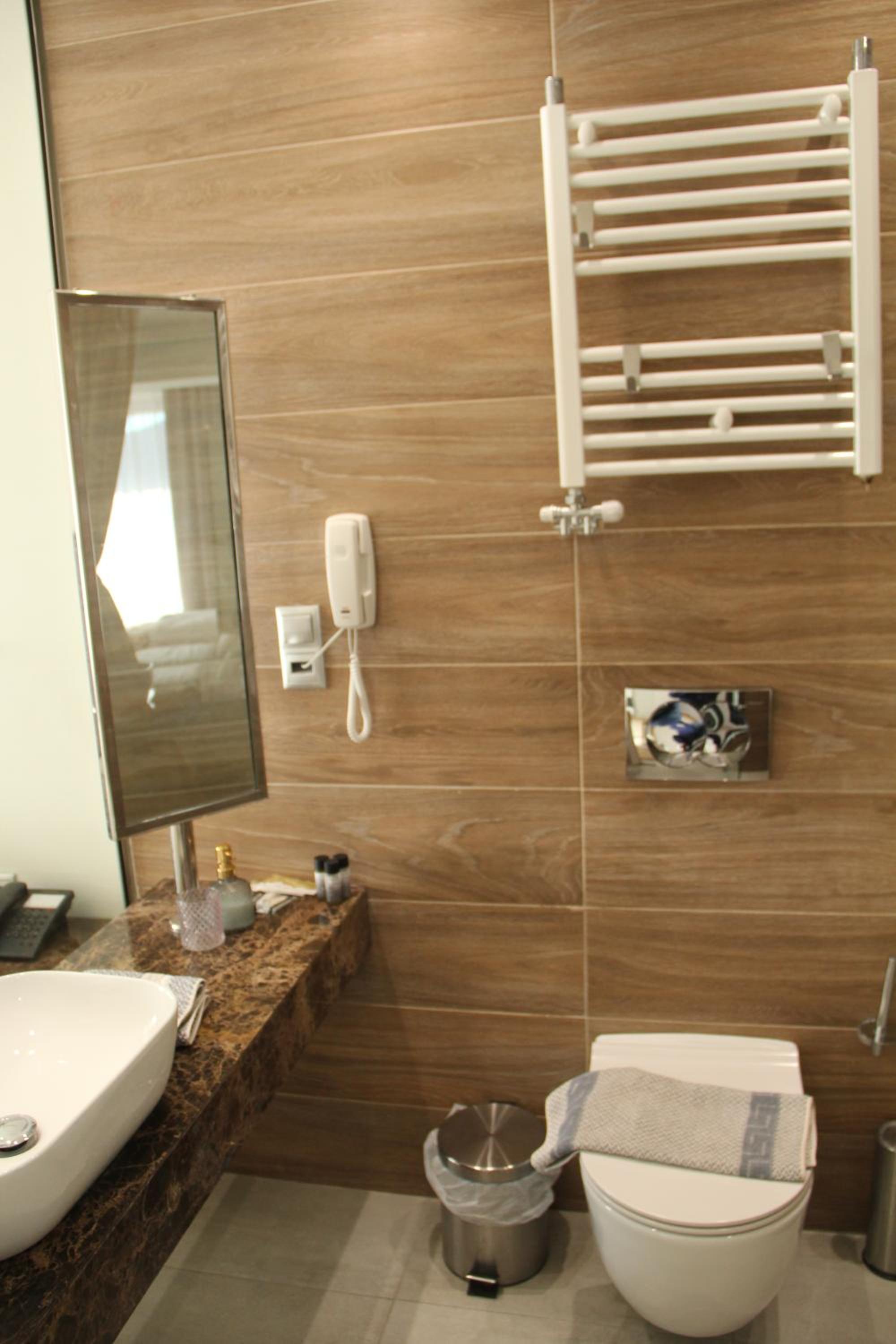 Standard Double/Twin Room - Photo 16