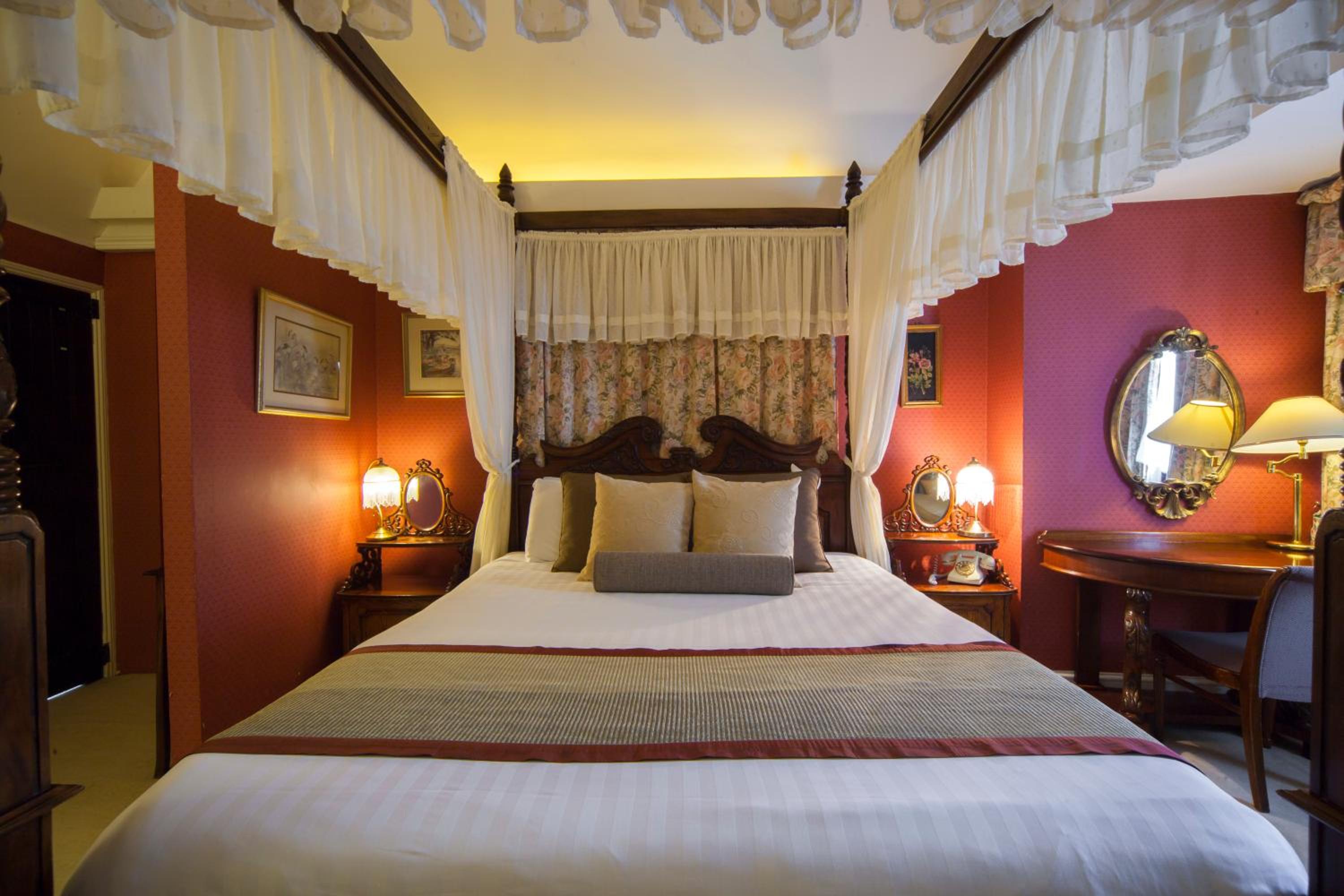 Four Poster Suite  - Photo 2