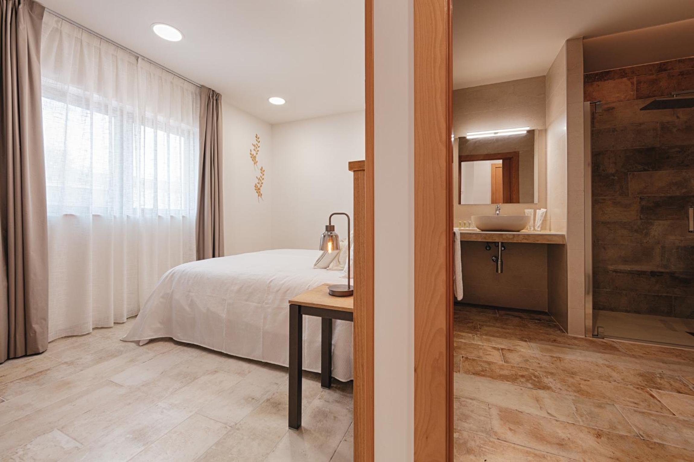 Double Room - Photo 2