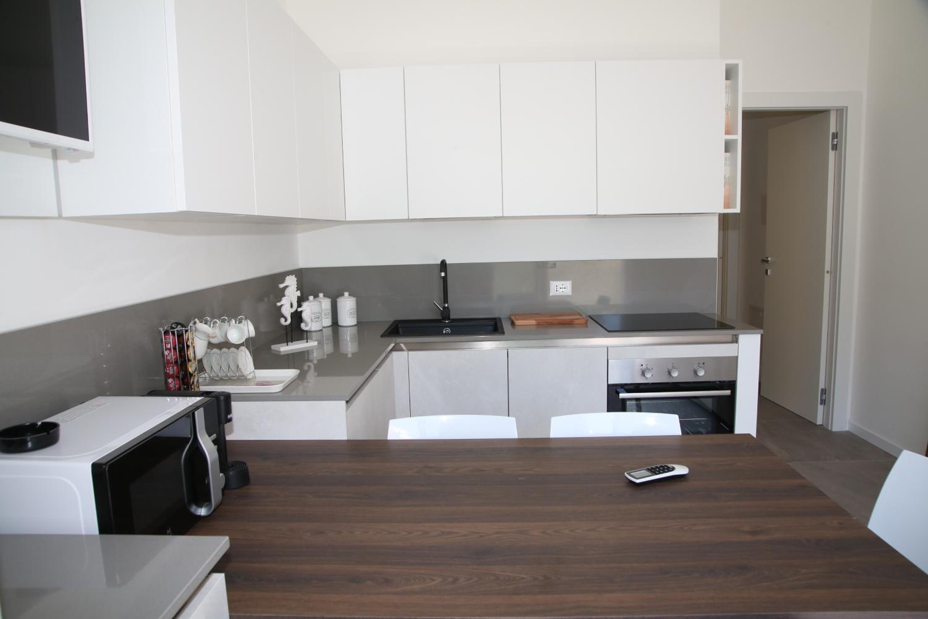 One-Bedroom Apartment photo 3