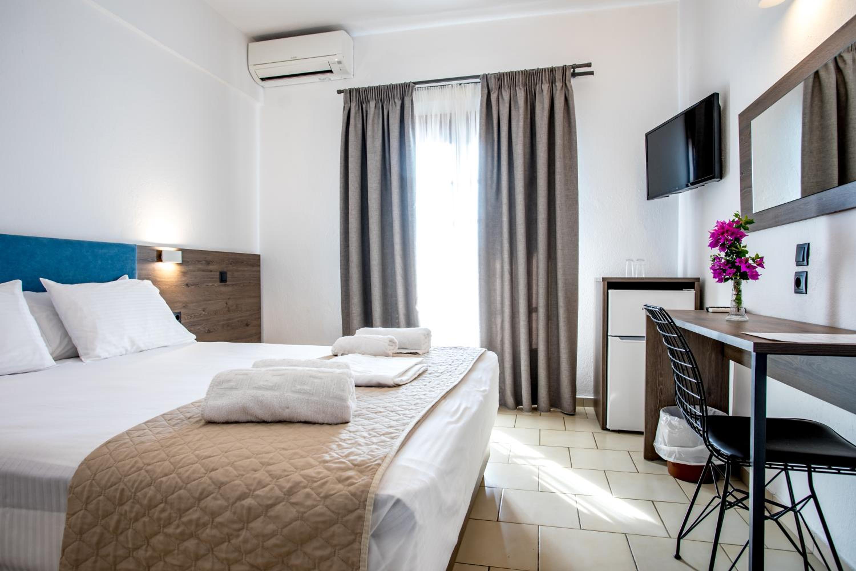 Deluxe Room - Photo 1