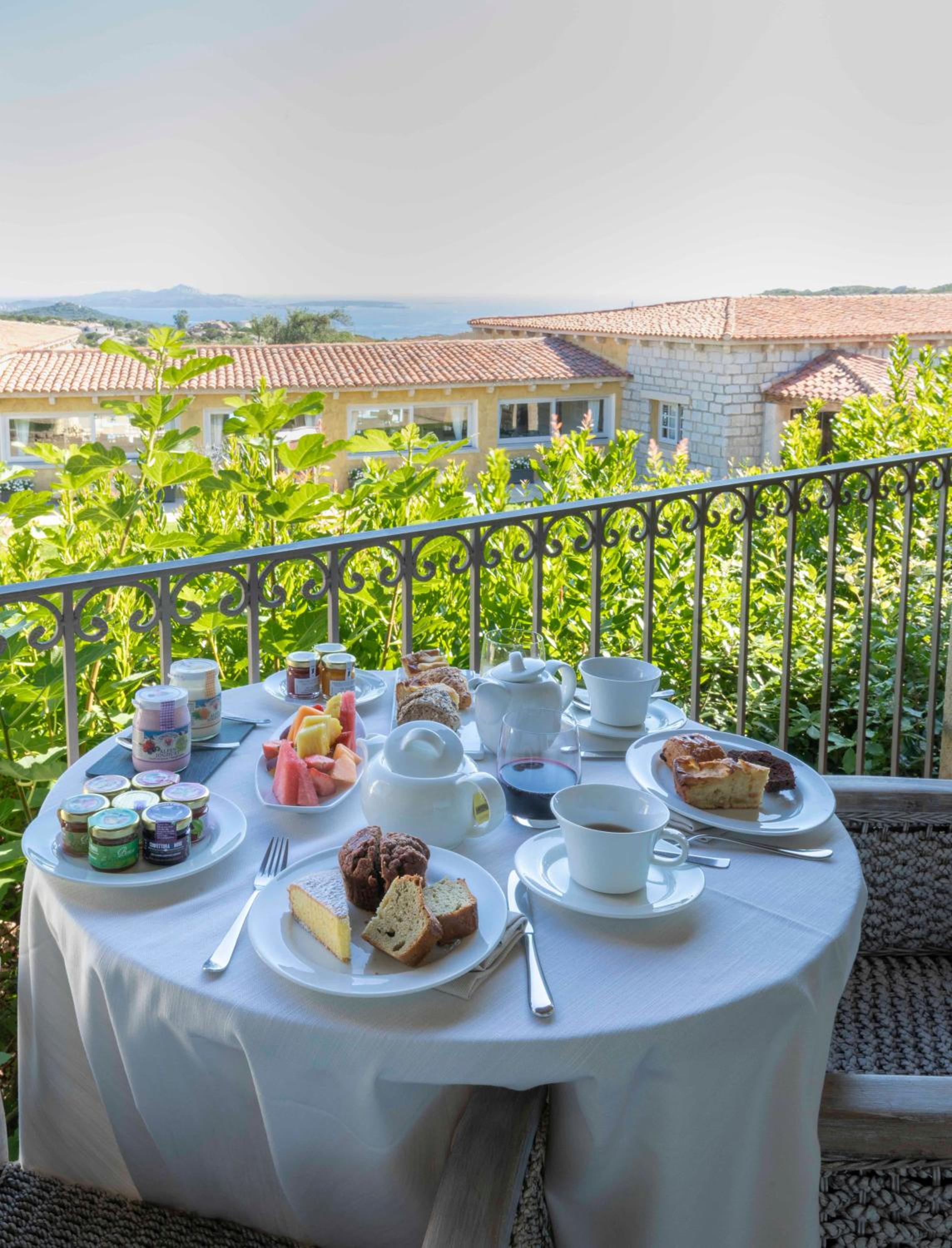 Deluxe Double or Twin Room with Partial Sea View - Photo 5