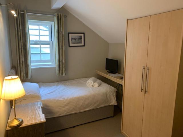 Single Room with Private Bathroom photo 2