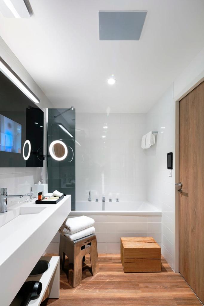 Junior Suite with Balcony photo 2