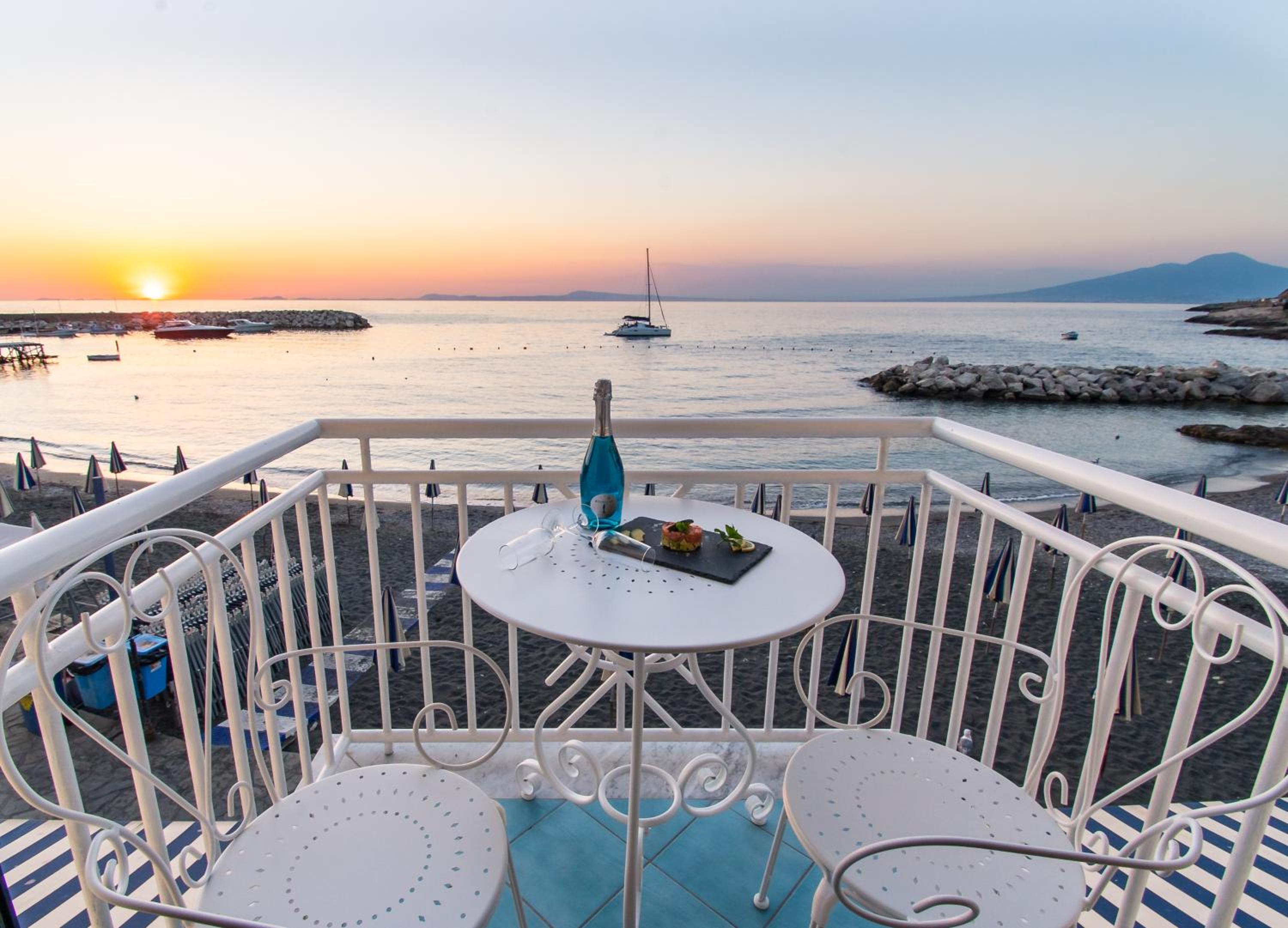 Double Room with Sea View - Photo 5