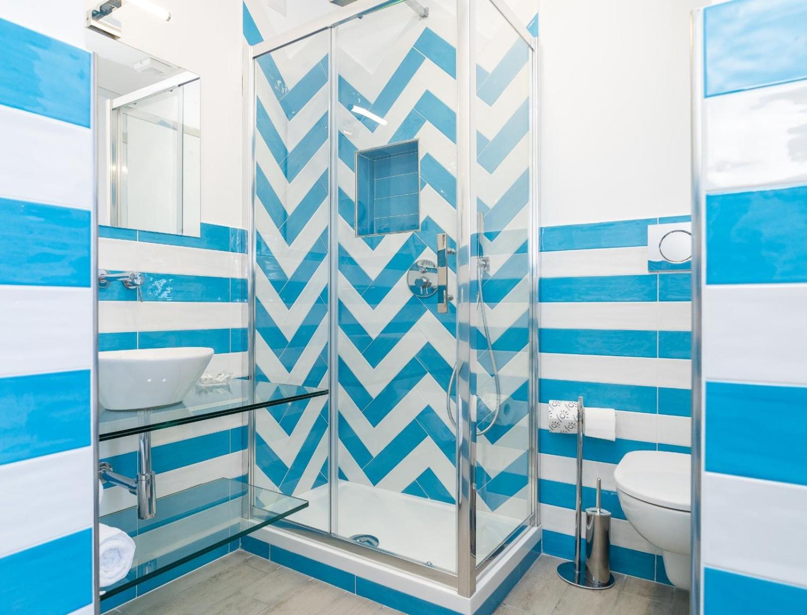 Double Room with Sea View - Photo 4