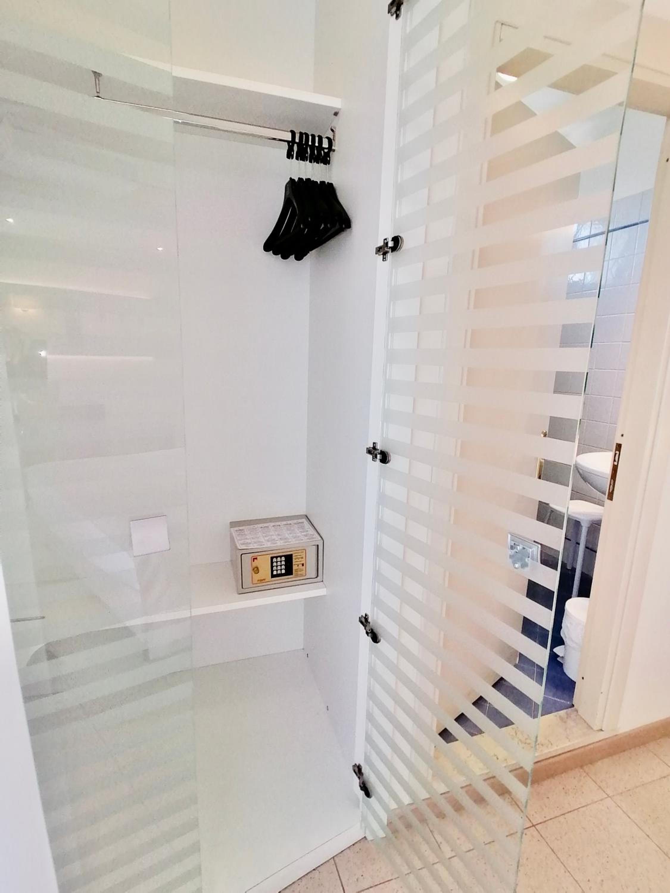 Triple Room with Balcony - Photo 9