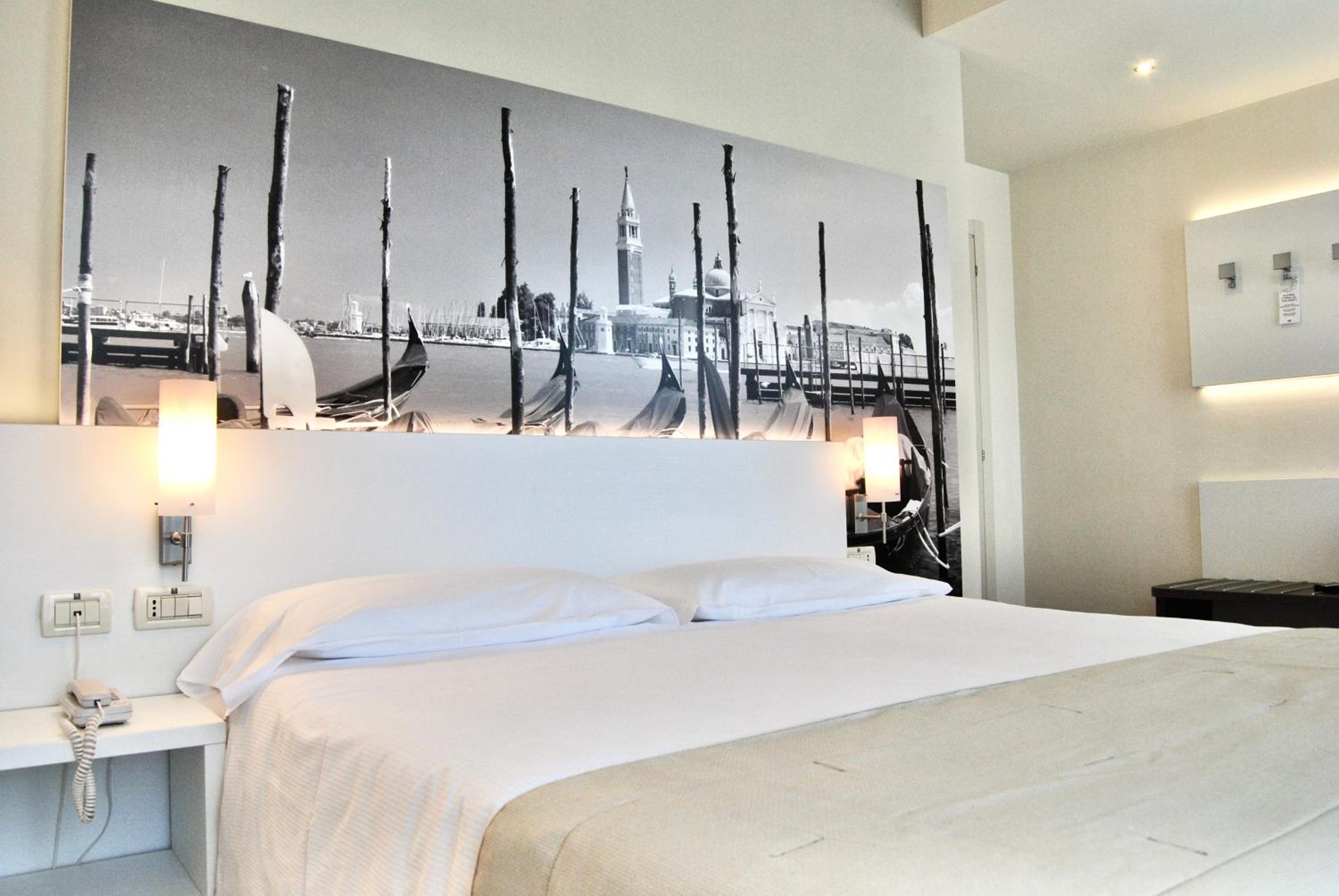 Triple Room with Balcony - Photo 10