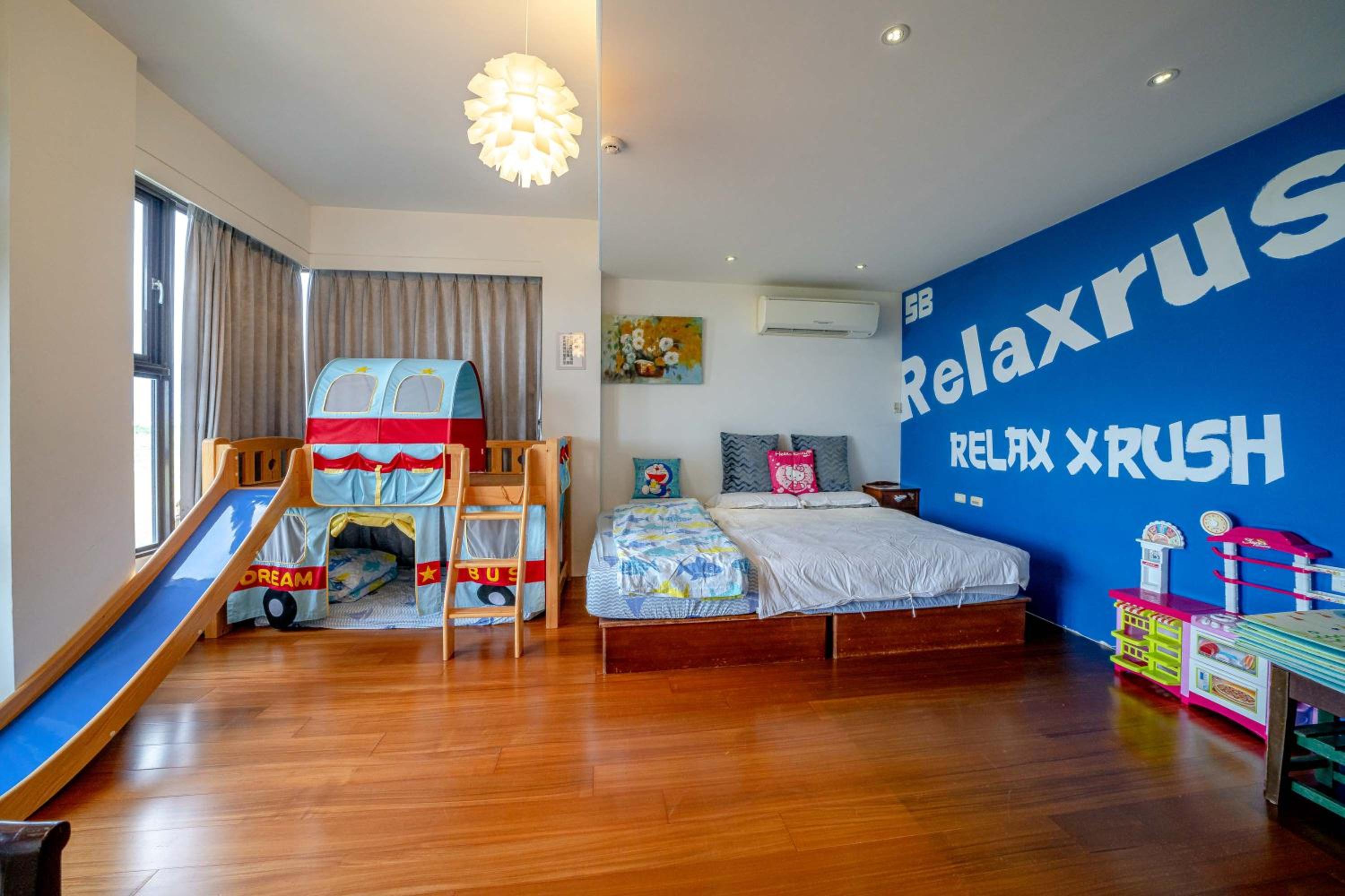 Family Room photo 1