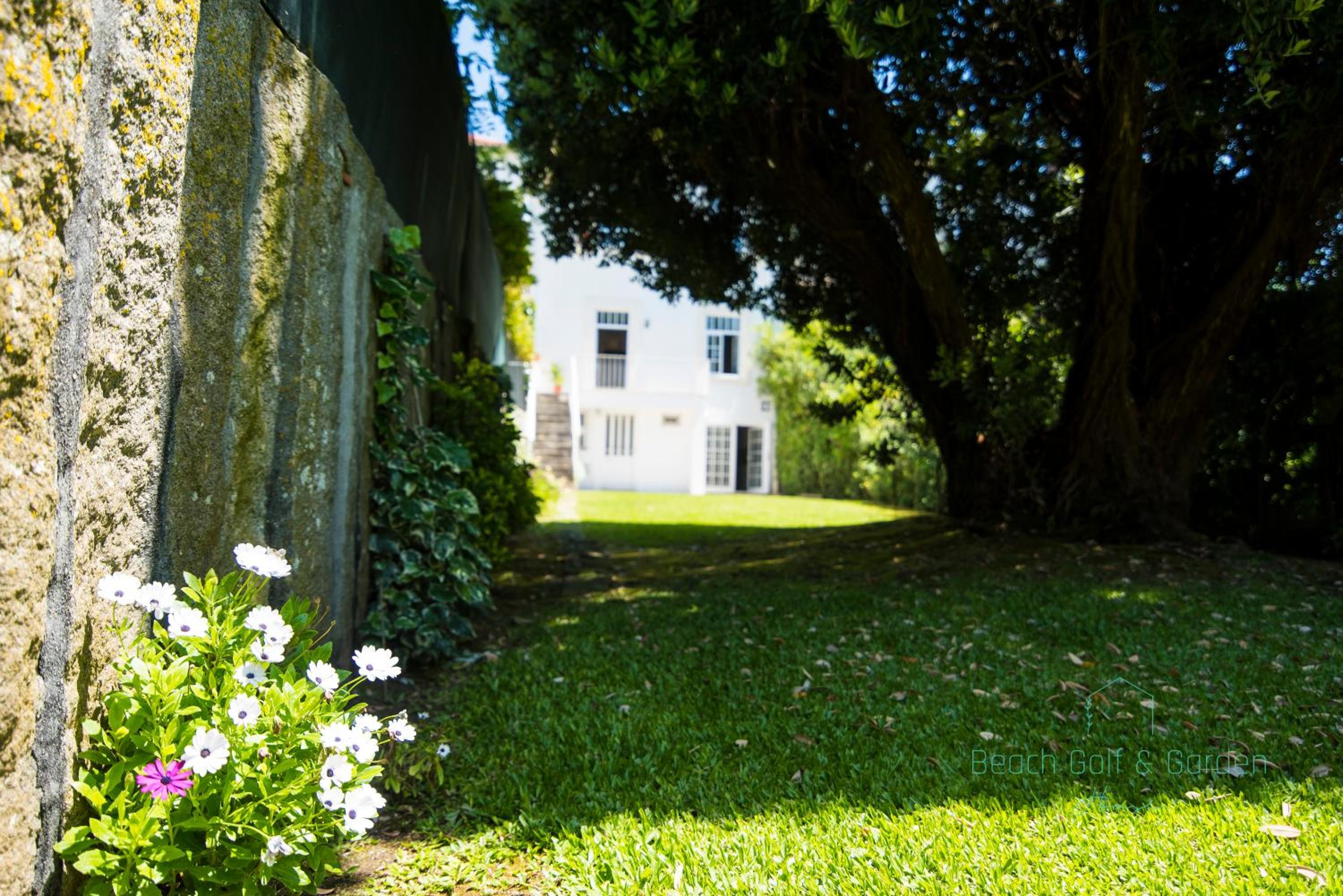 Five-Bedroom House photo 2