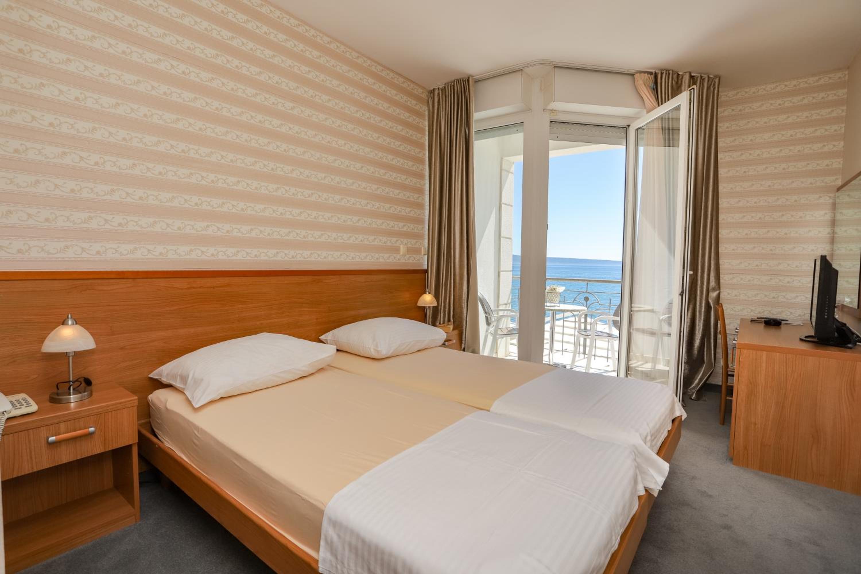 Double or Twin Room - Photo 1