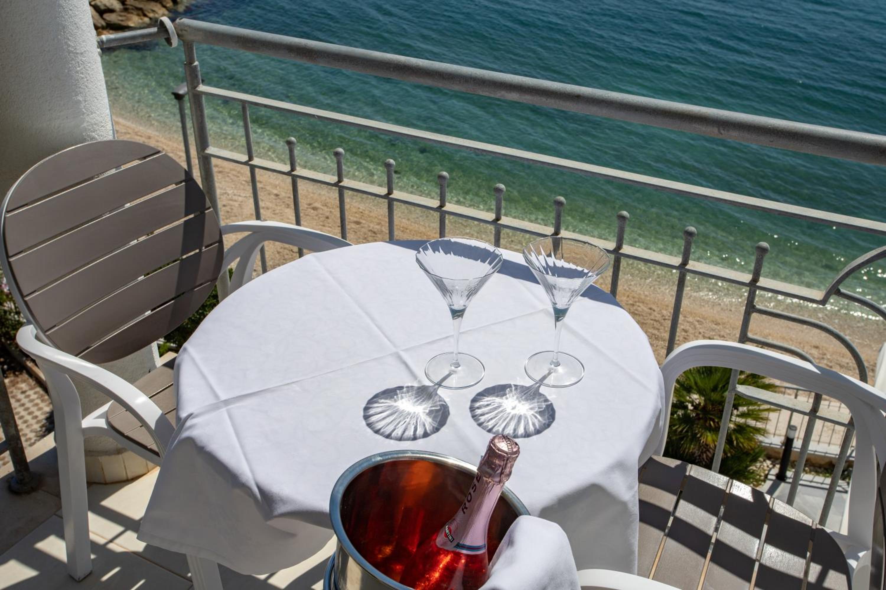 Double or Twin Room - Photo 11