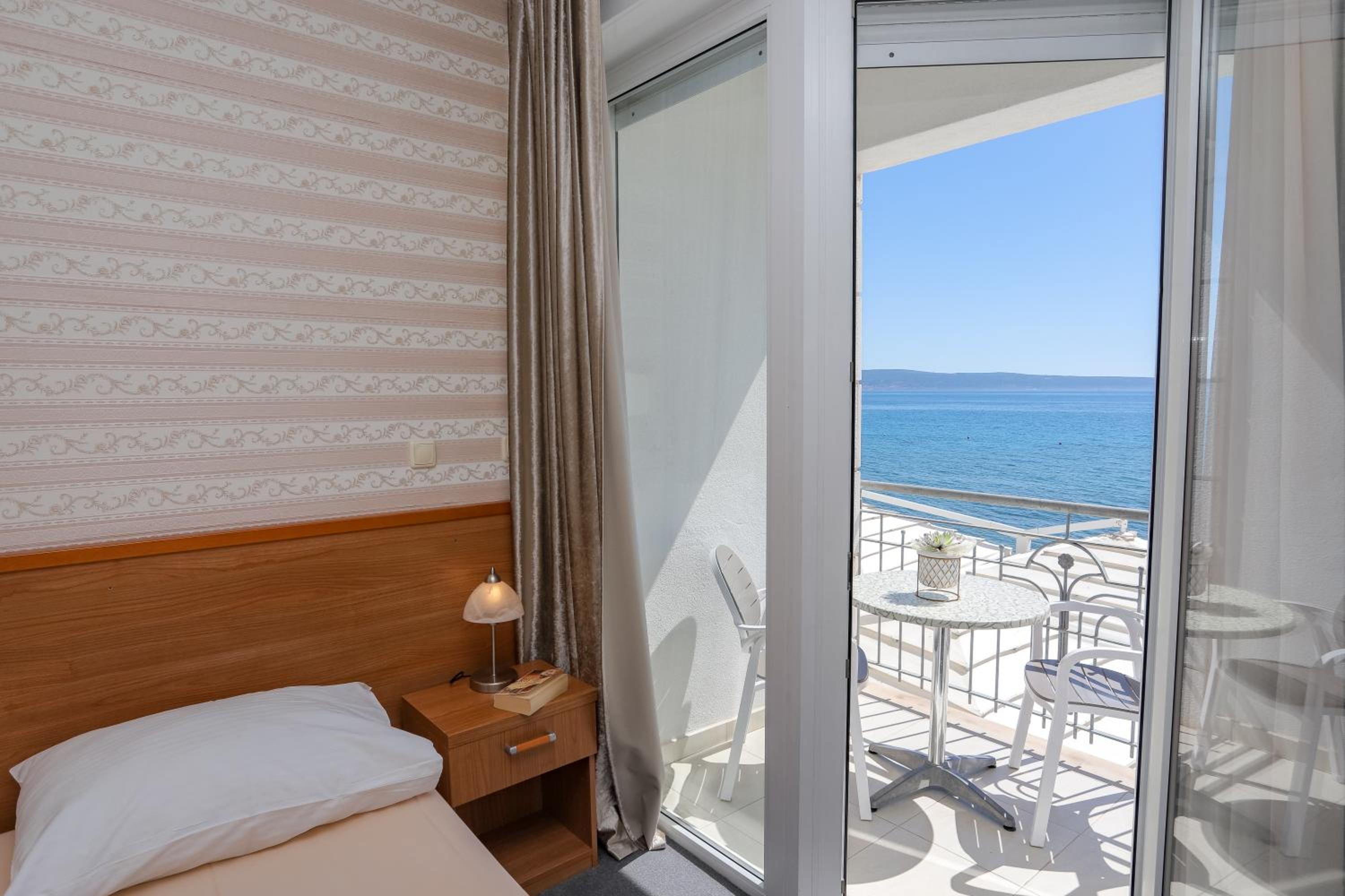Double or Twin Room - Photo 12