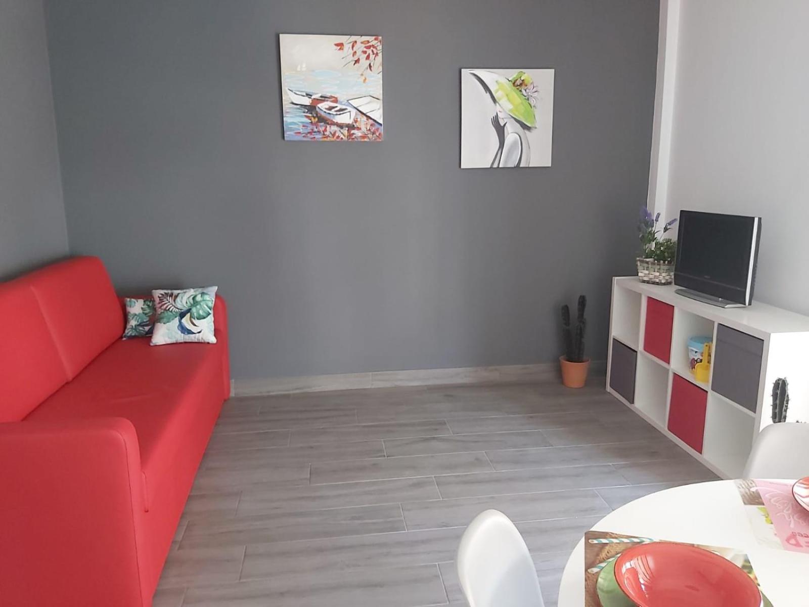 One-Bedroom Apartment - Photo 11