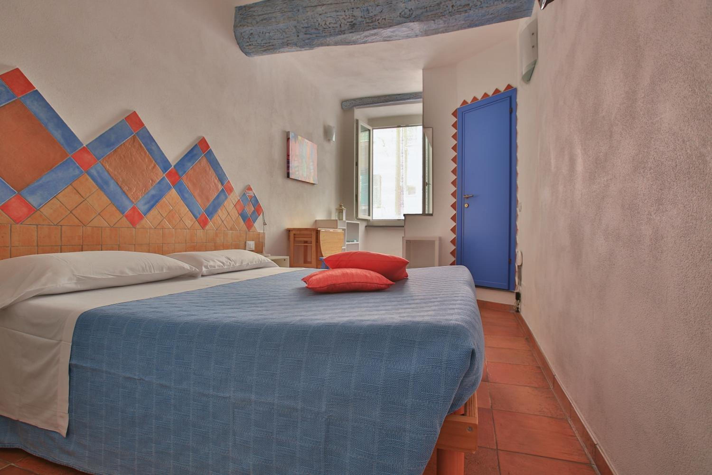 Double Room - Photo 7
