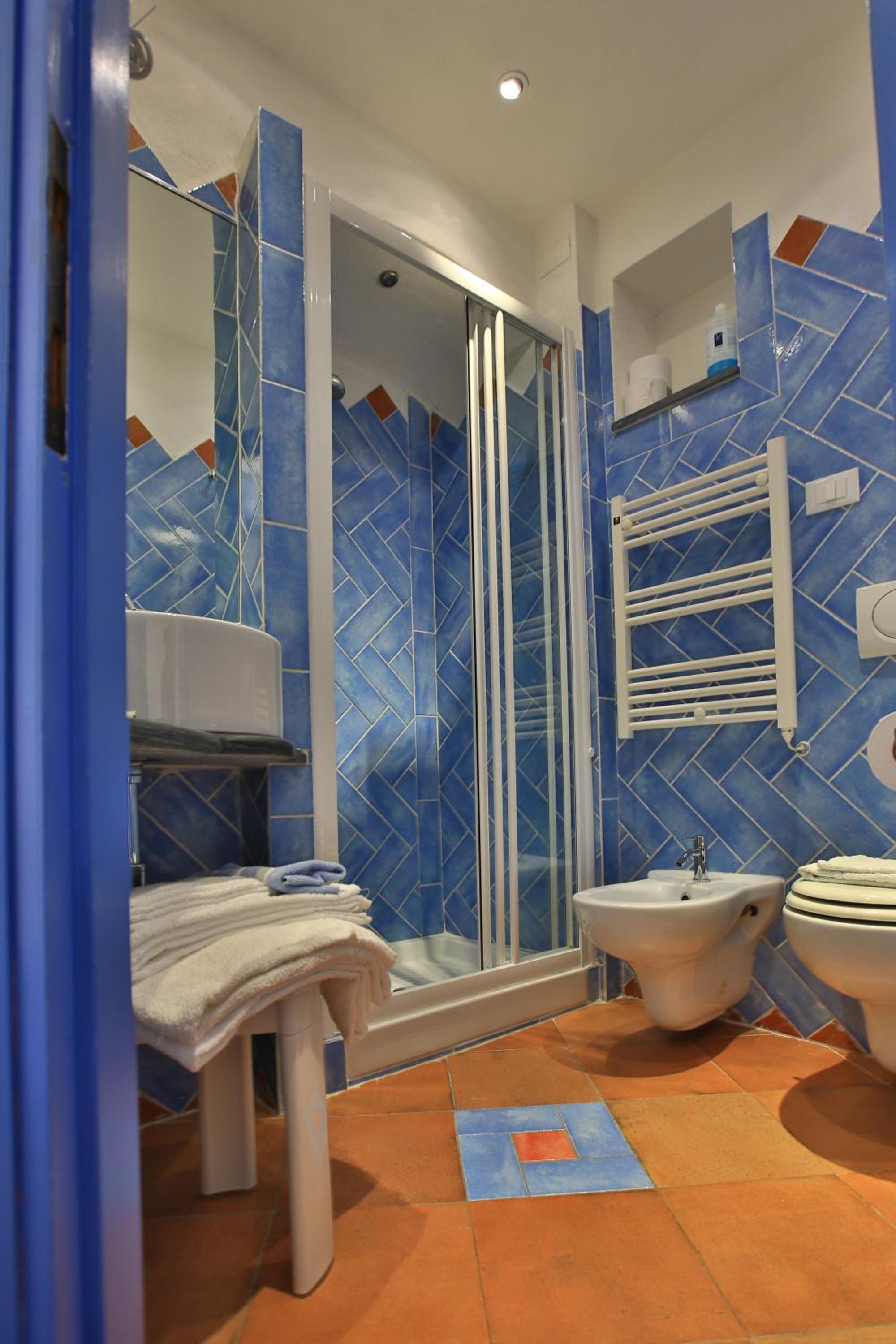 Double Room - Photo 6