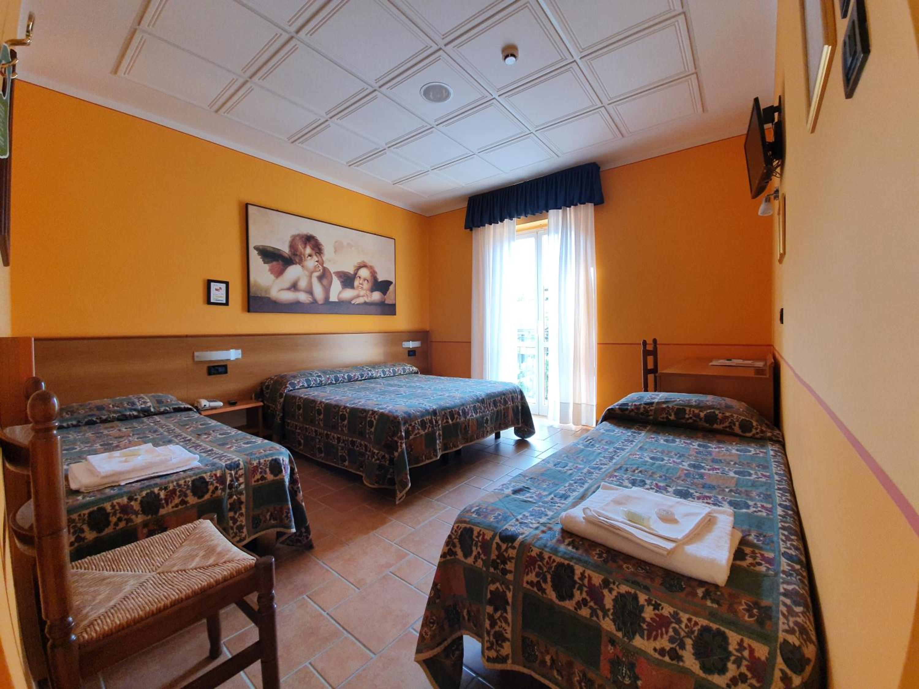 Quadruple Room - Photo 5