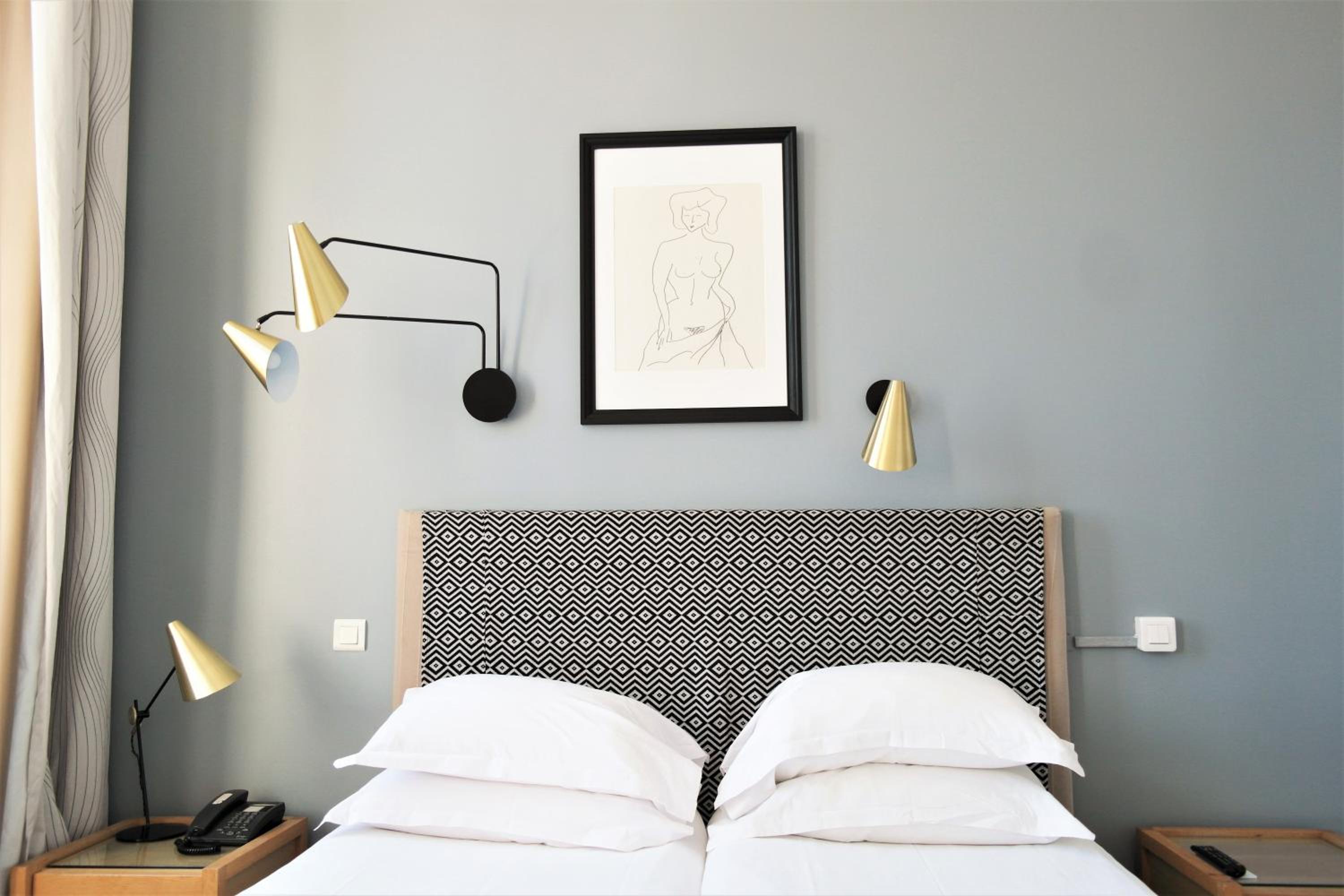 Double or Twin room with side view on the Old Port photo 1
