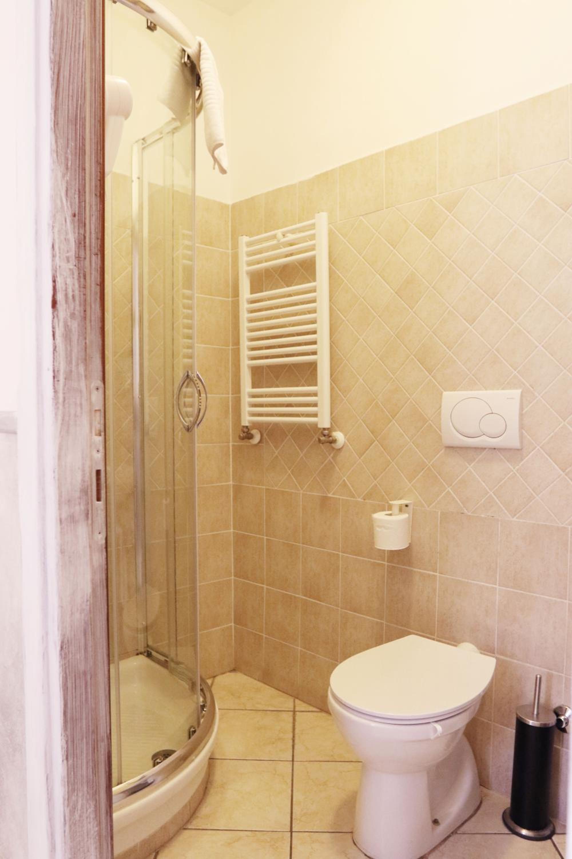 Double or Twin Room with Private Bathroom photo 3