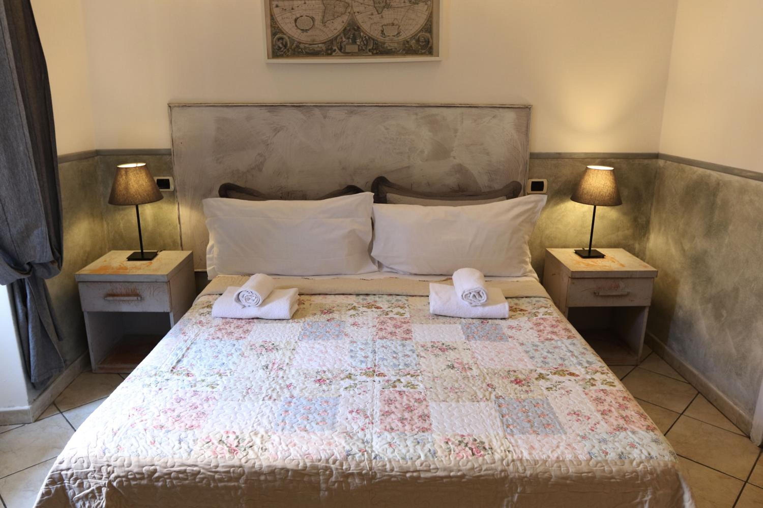 Double or Twin Room with Private Bathroom photo 1